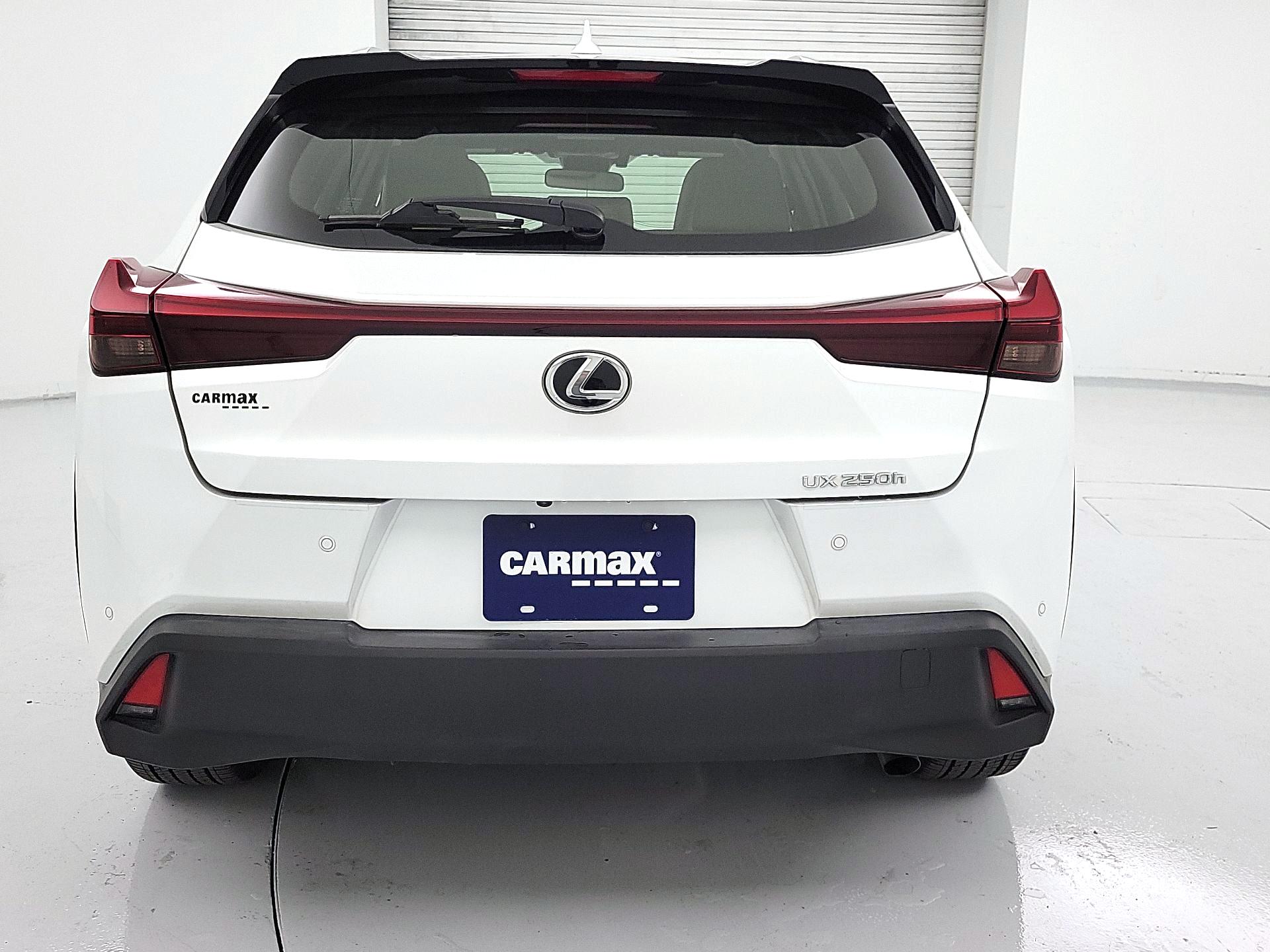 Thumbnail: 2024 Lexus UX - 6
