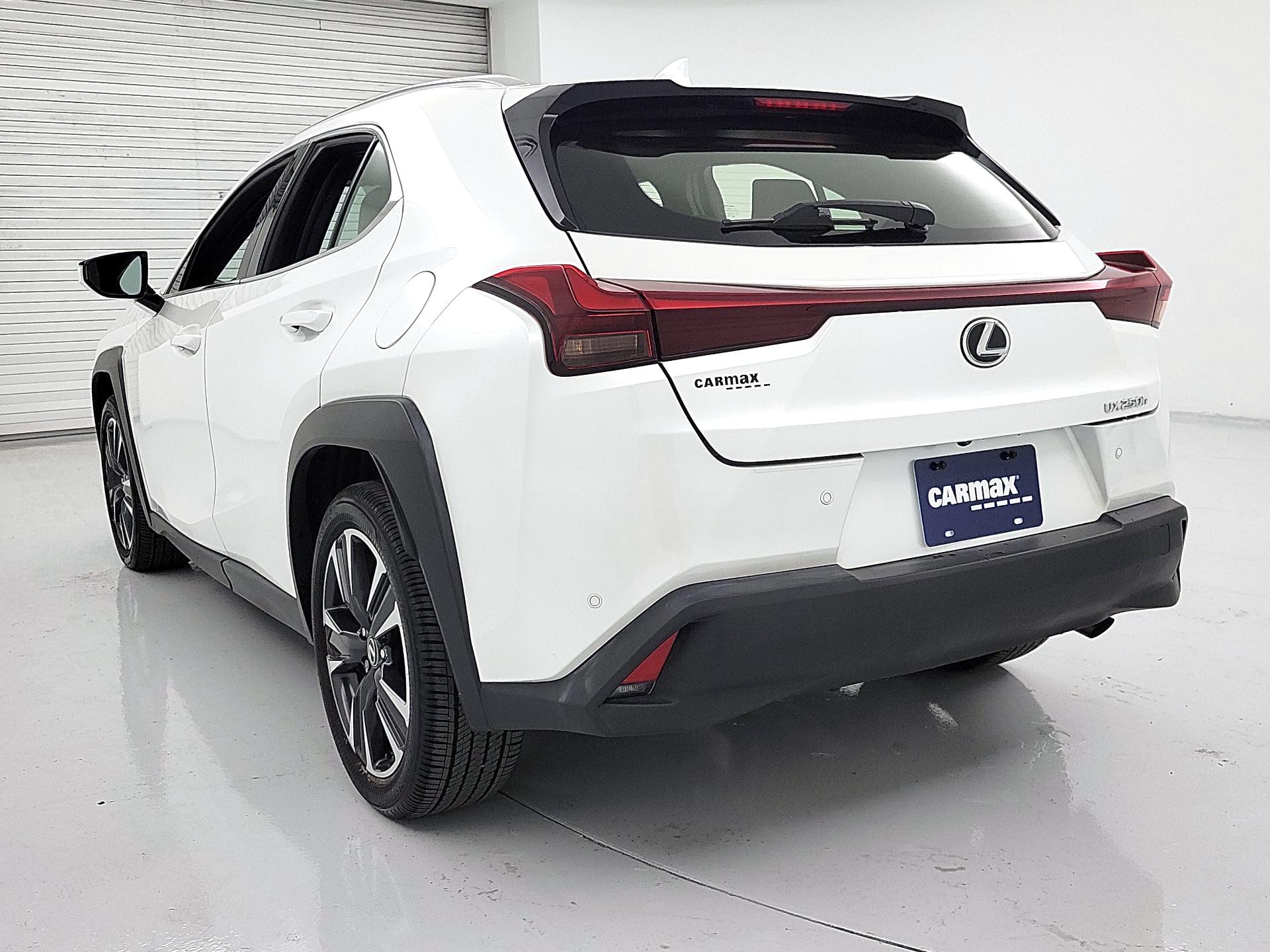 Thumbnail: 2024 Lexus UX - 7