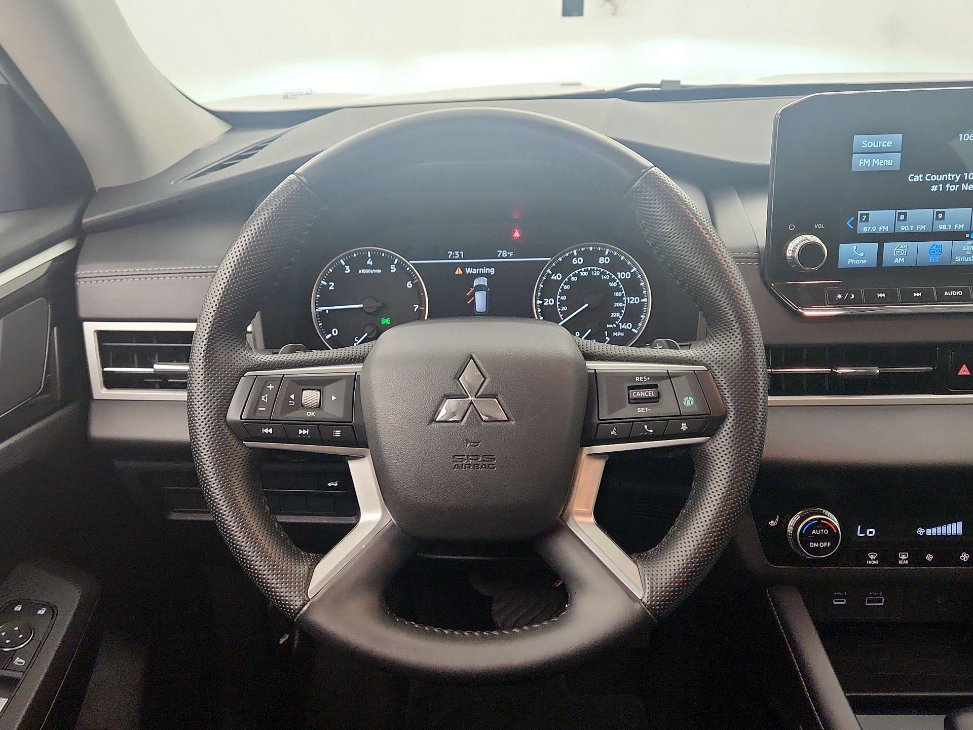 Thumbnail: 2022 Mitsubishi Outlander - 10