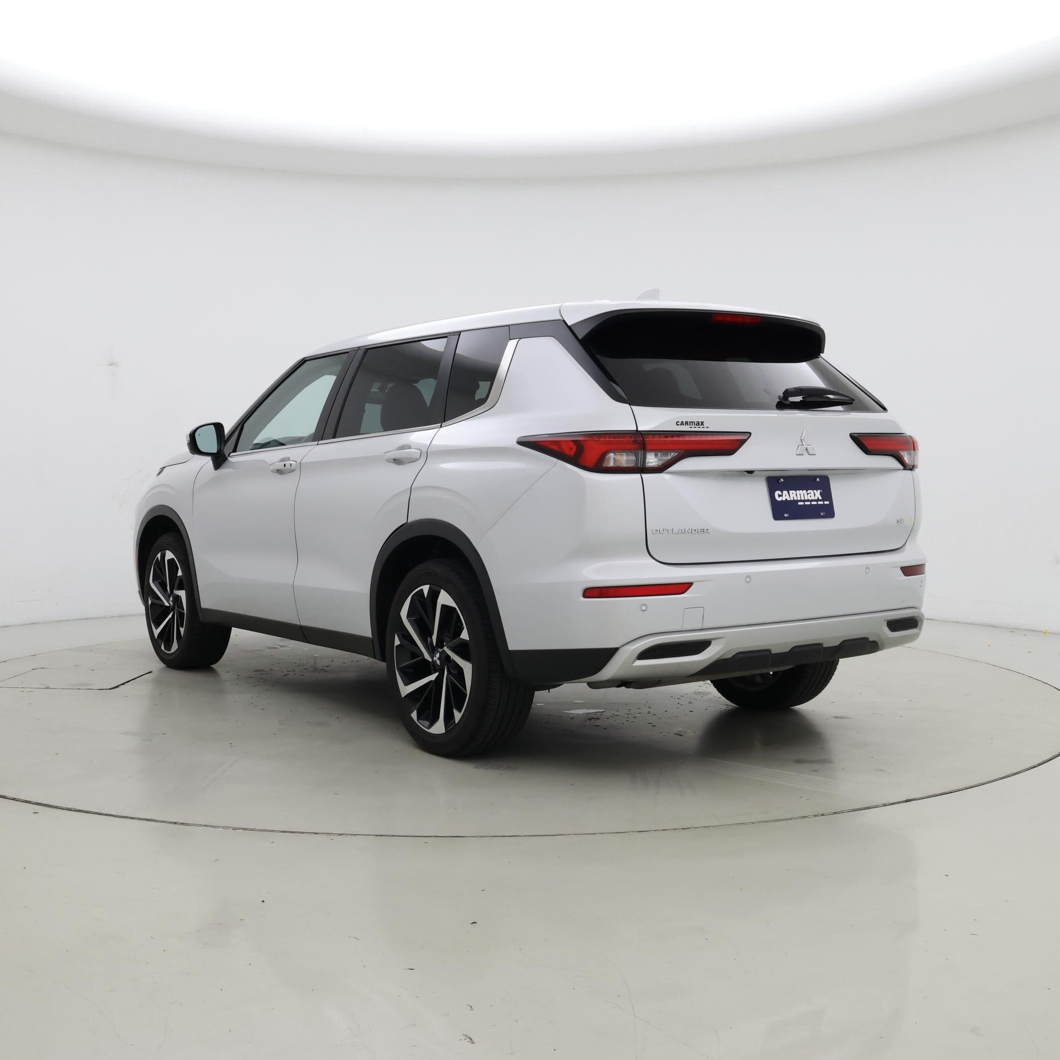 Thumbnail: 2022 Mitsubishi Outlander - 2