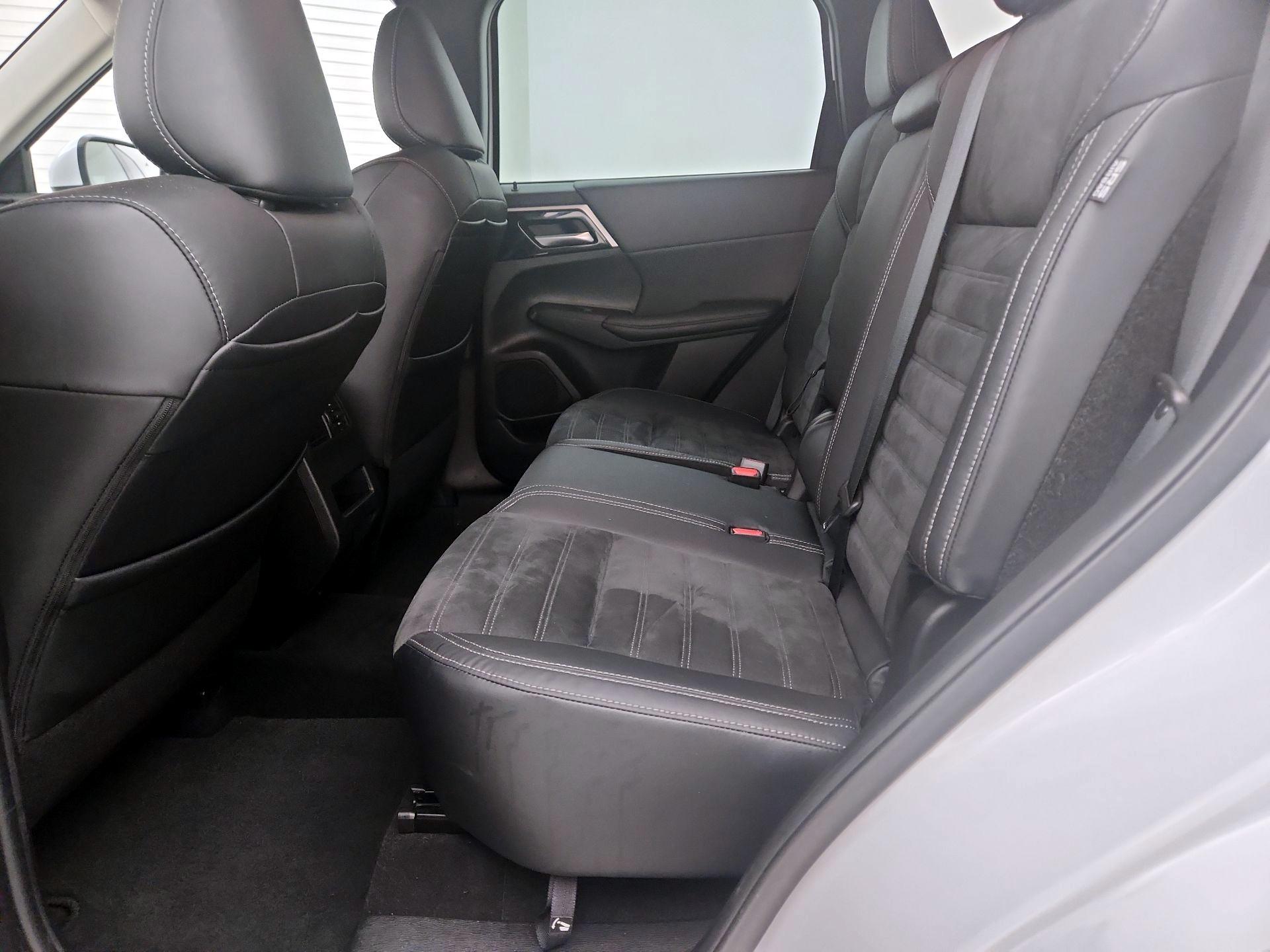 Thumbnail: 2022 Mitsubishi Outlander - 20