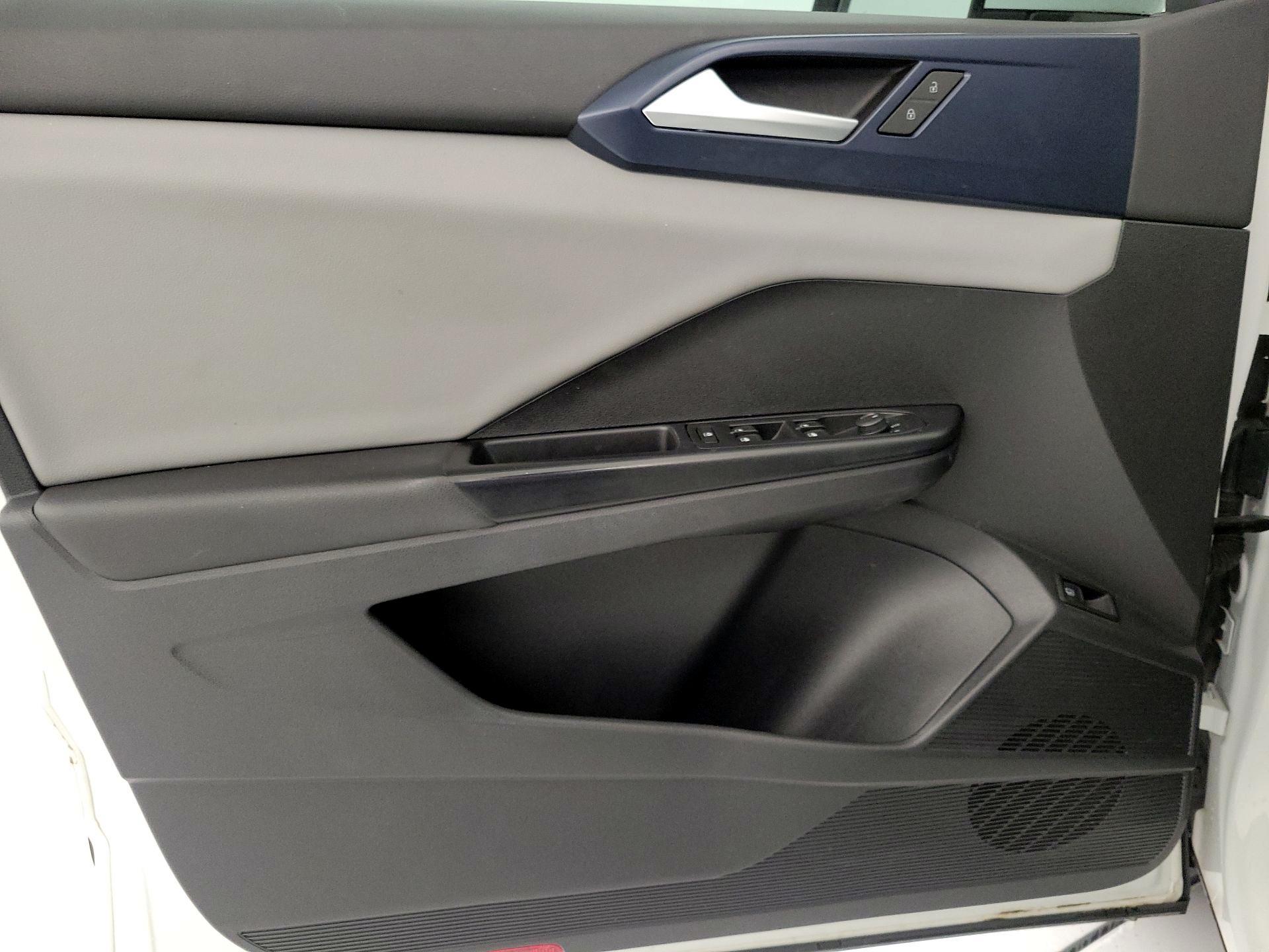 Thumbnail: 2022 Volkswagen Taos - 10