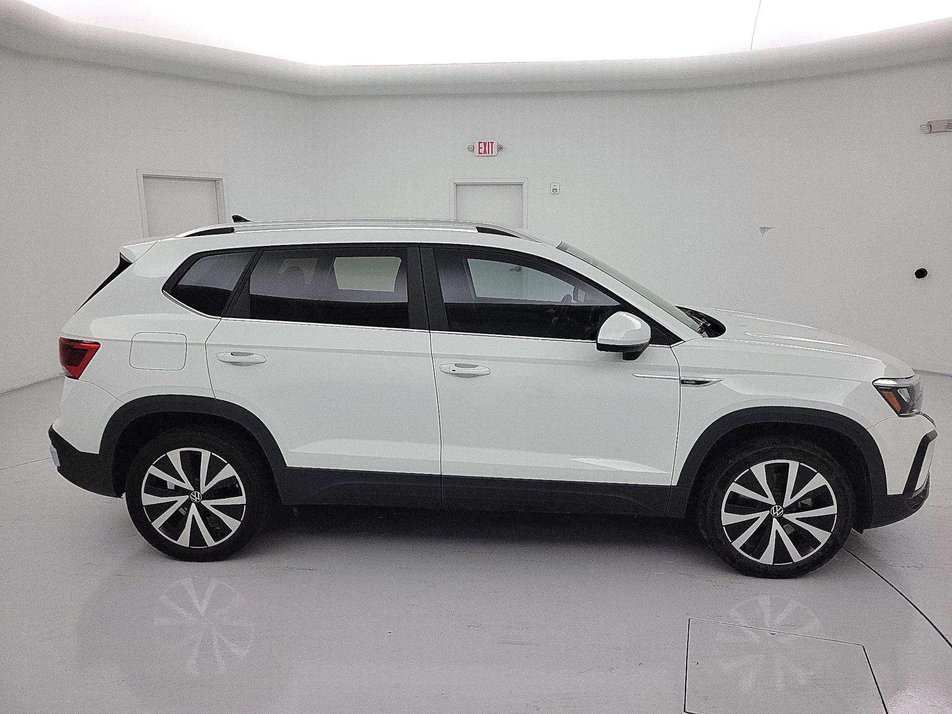 Thumbnail: 2022 Volkswagen Taos - 4