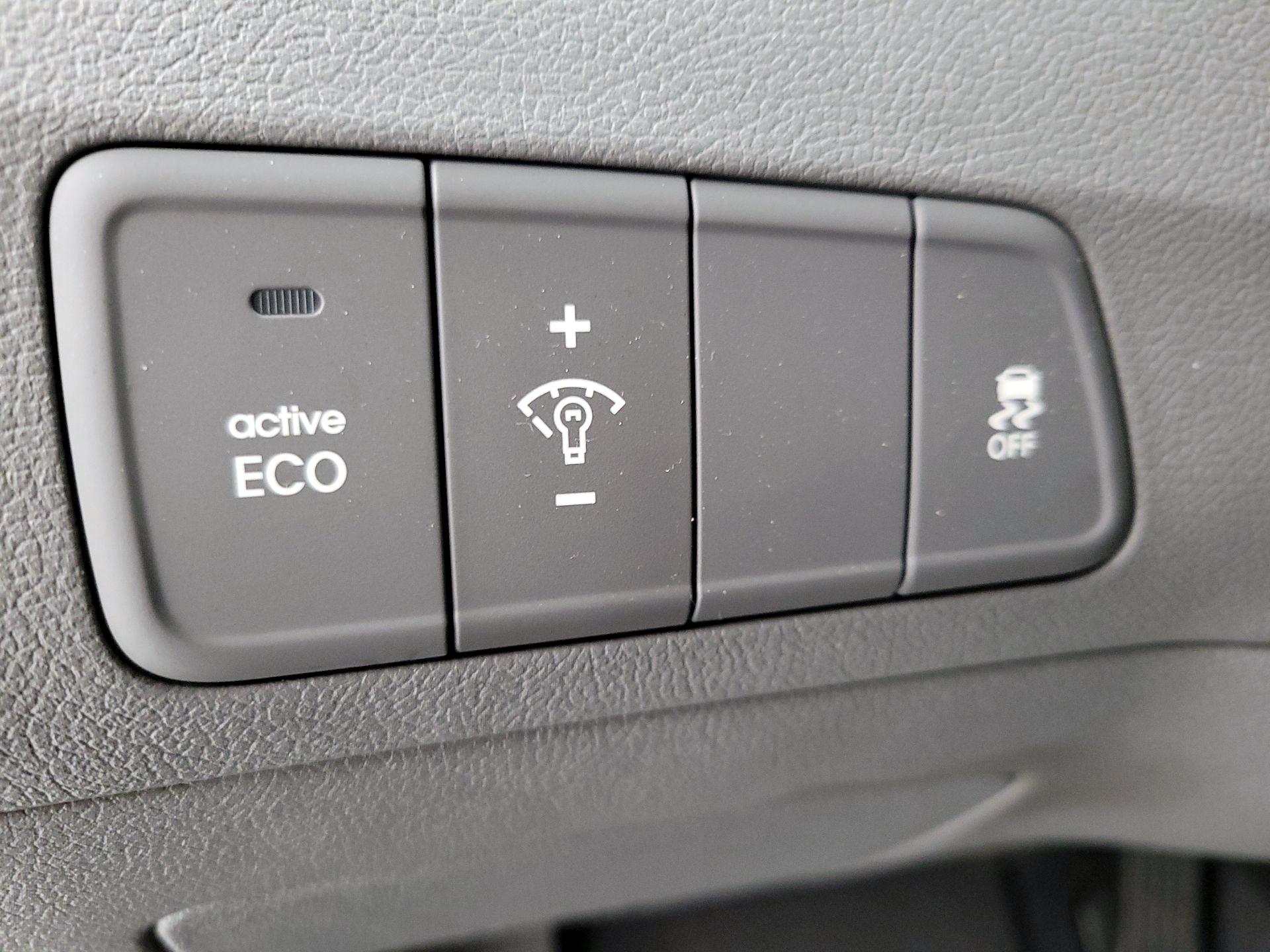 Thumbnail: 2015 Hyundai Elantra - 13