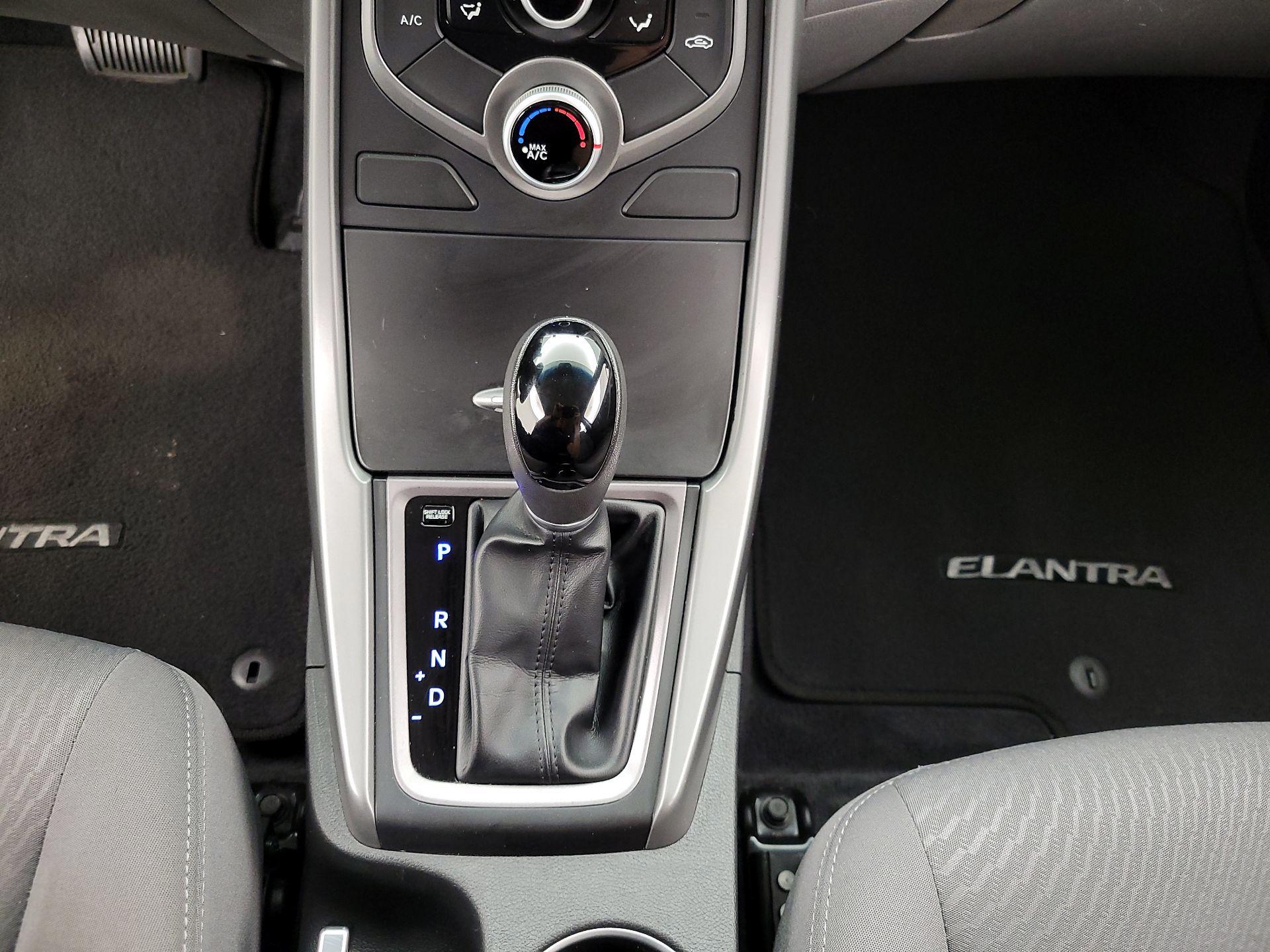Thumbnail: 2015 Hyundai Elantra - 17