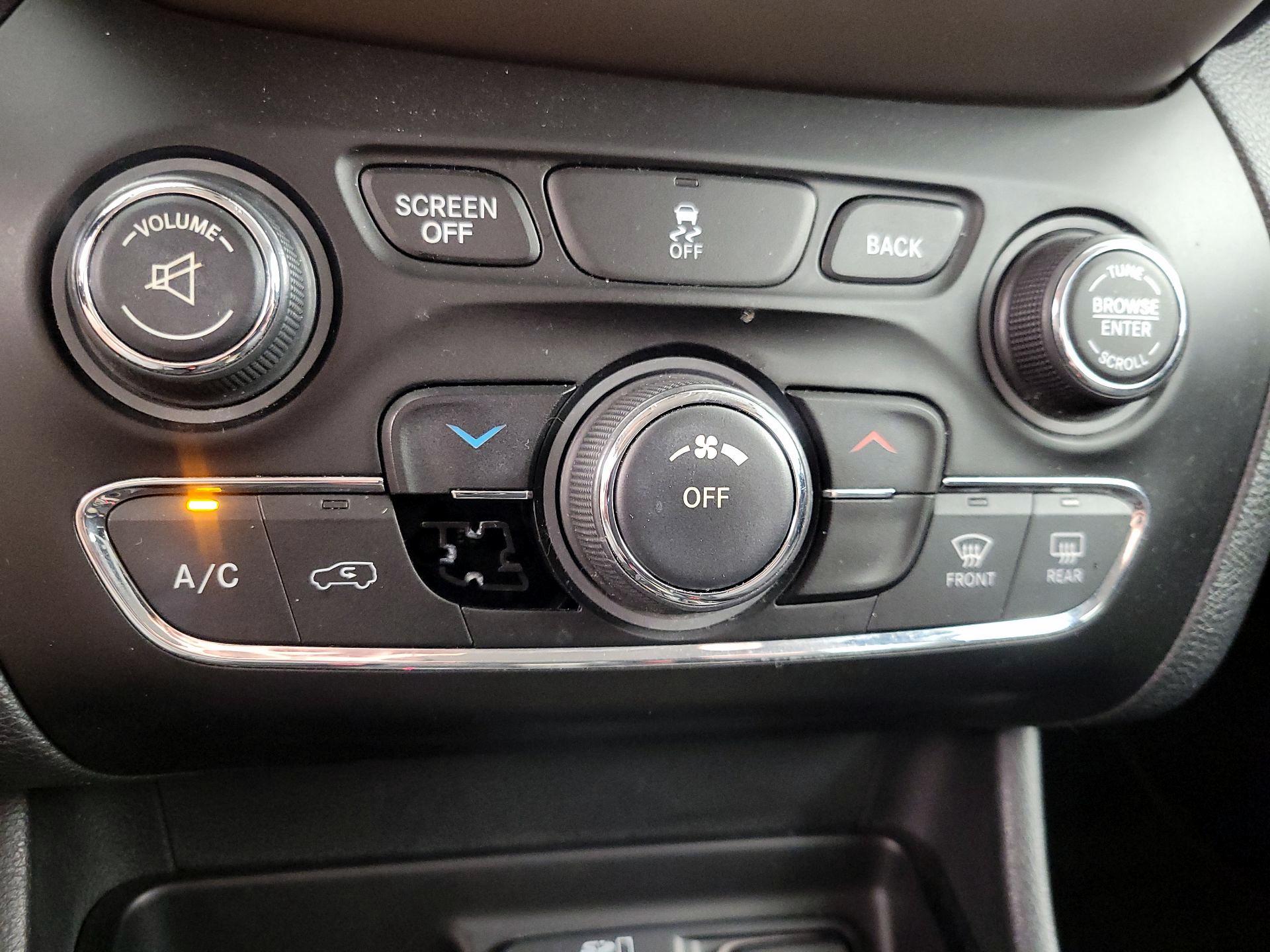 Thumbnail: 2014 Jeep Cherokee - 15