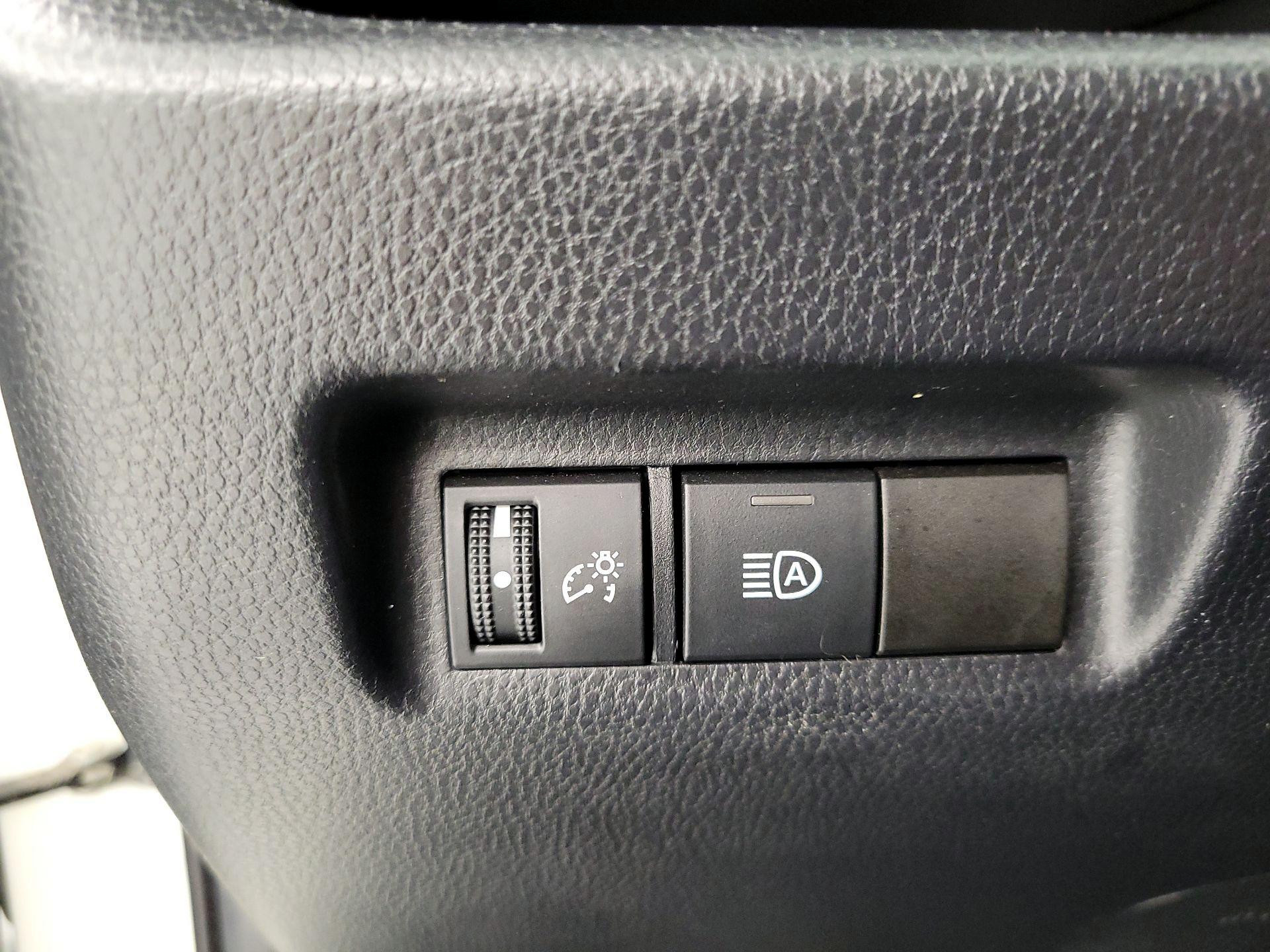 Thumbnail: 2019 Toyota RAV4 - 13