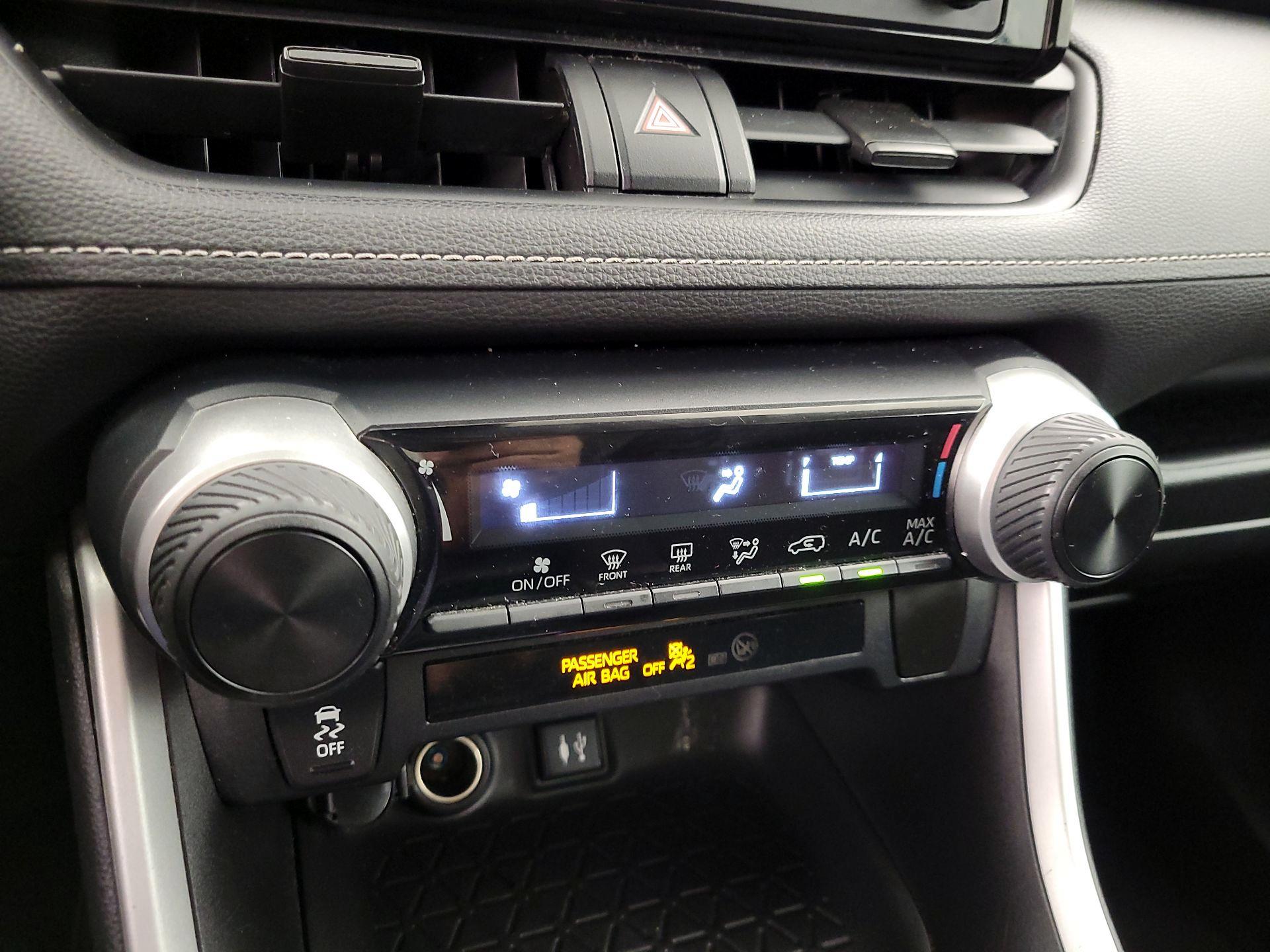 Thumbnail: 2019 Toyota RAV4 - 16