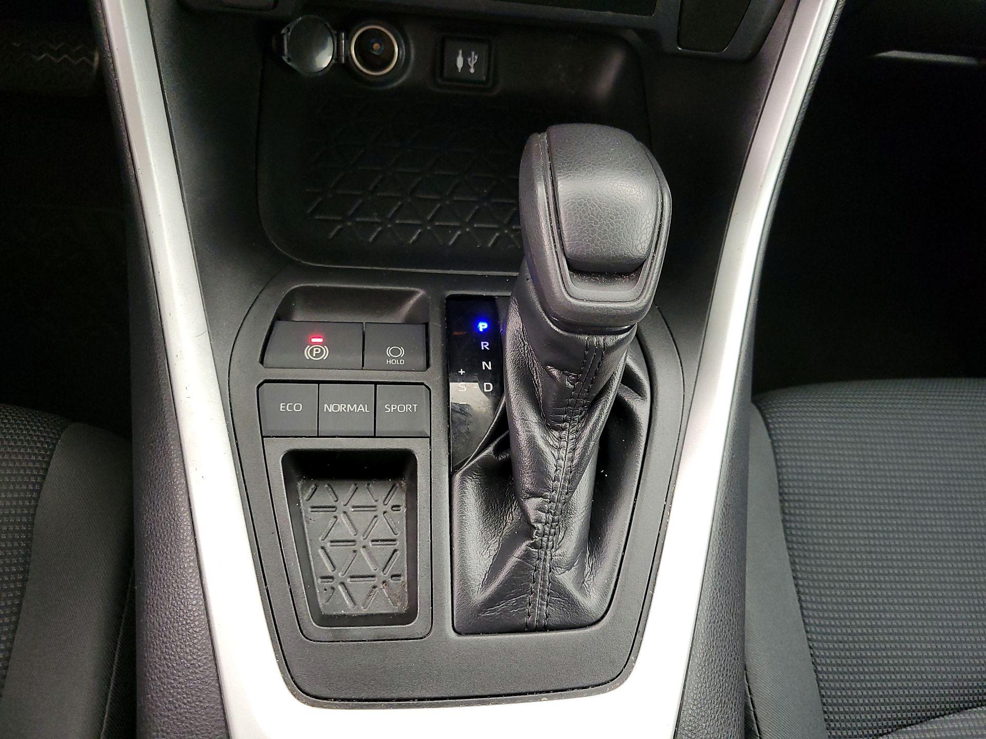 Thumbnail: 2019 Toyota RAV4 - 17