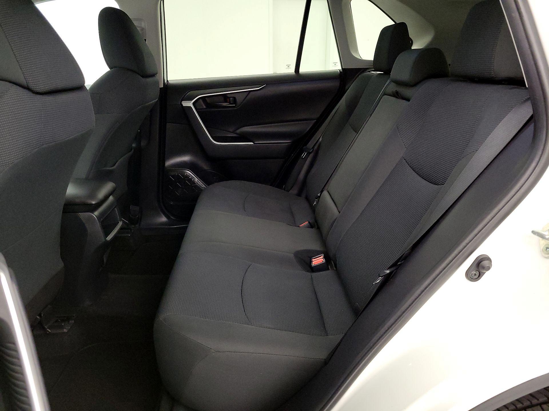 Thumbnail: 2019 Toyota RAV4 - 19