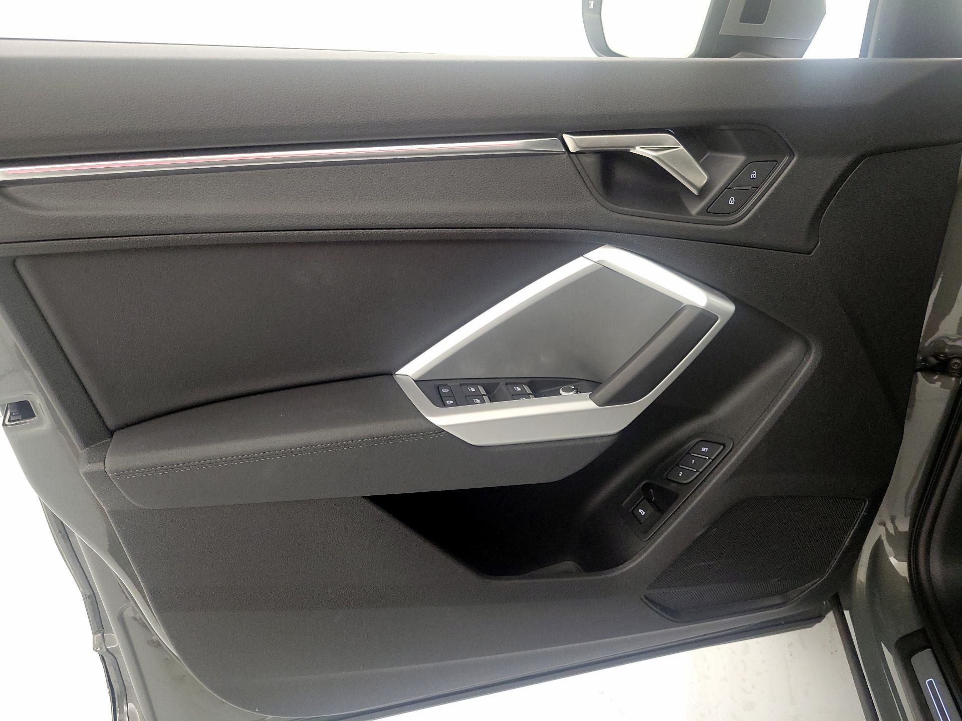 Thumbnail: 2024 Audi Q3 - 10