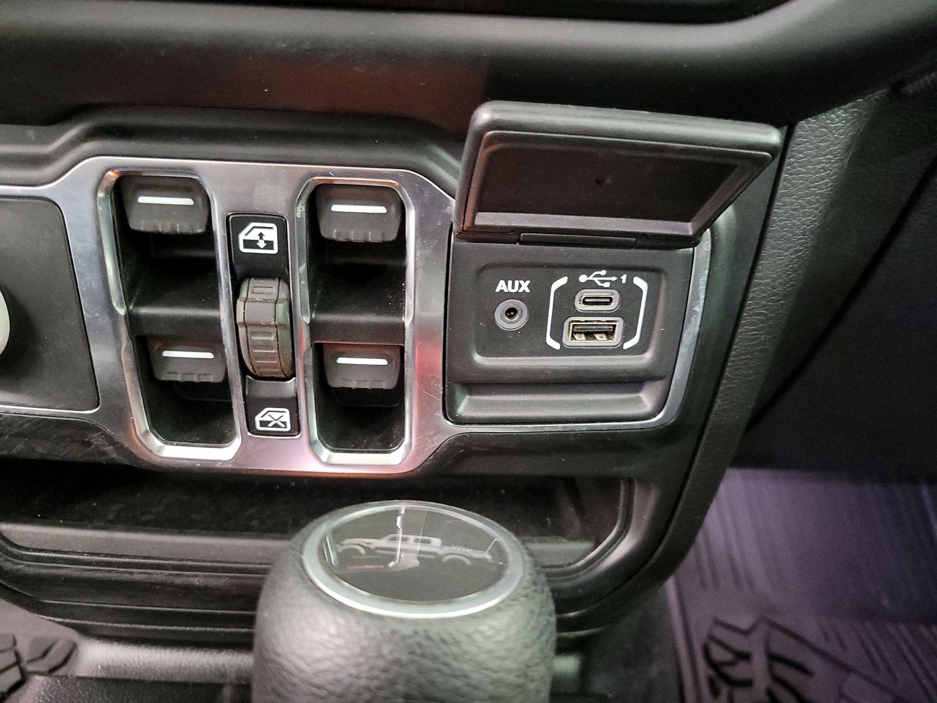 Thumbnail: 2021 Jeep Gladiator - 16