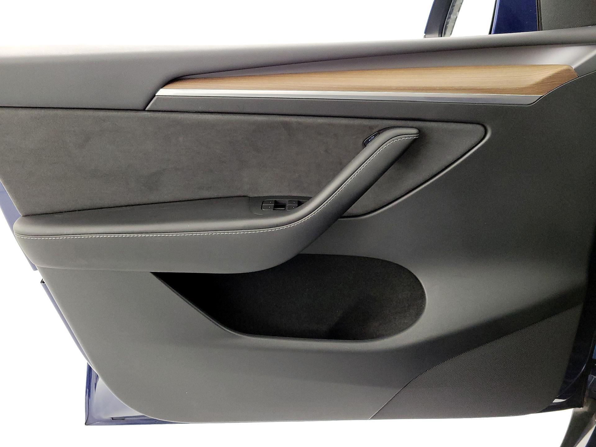 Thumbnail: 2023 Tesla Model Y - 12