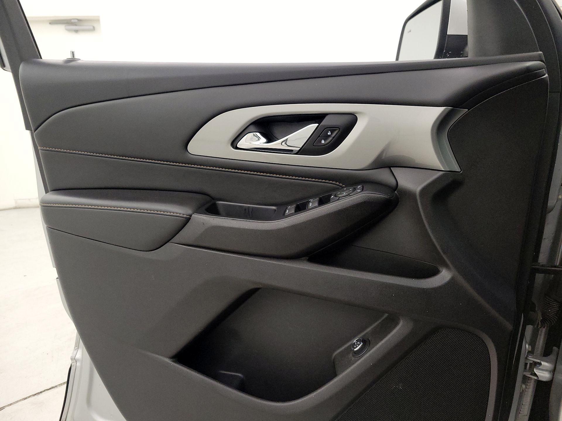 Thumbnail: 2021 Chevrolet Traverse - 12