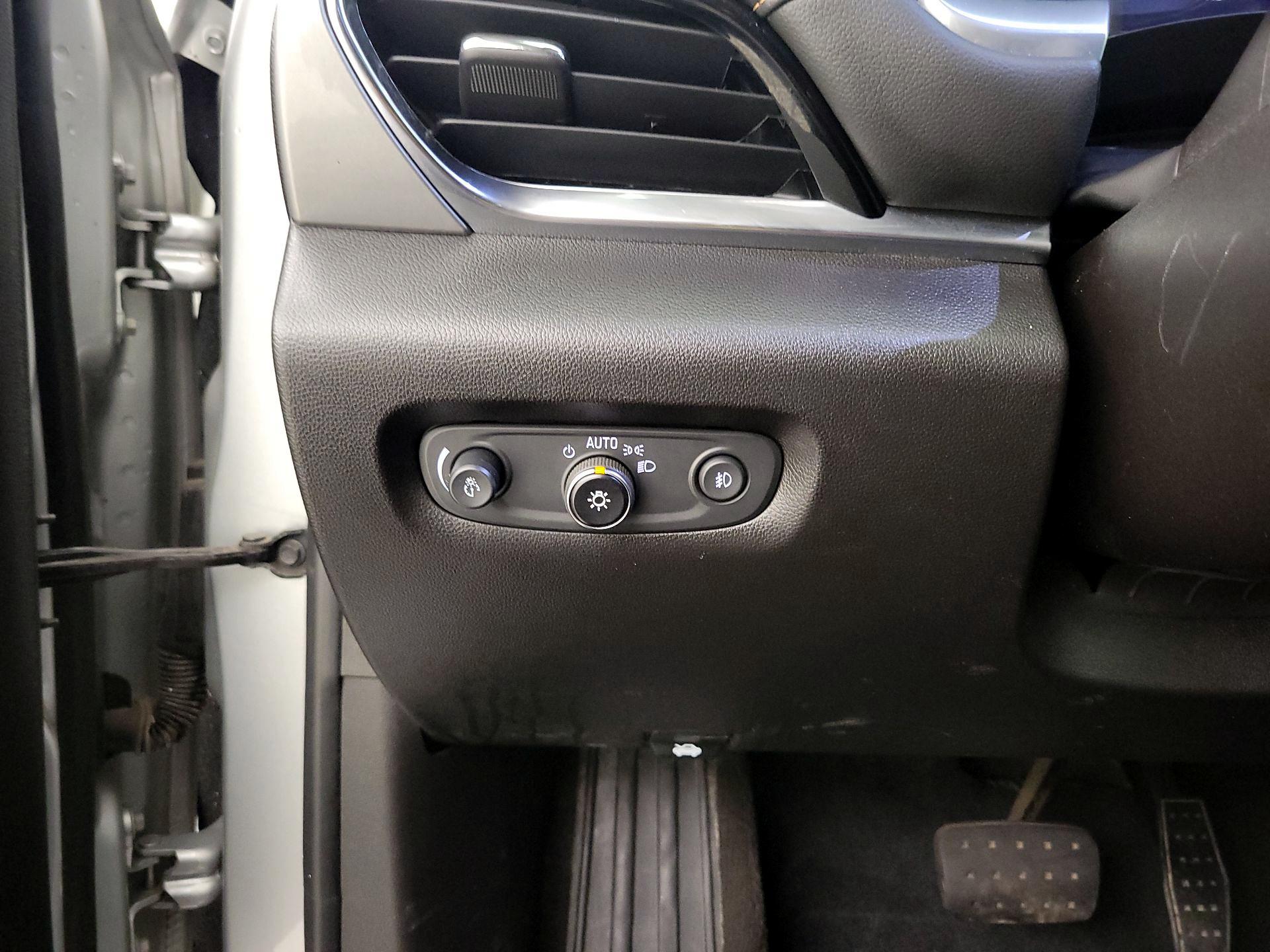 Thumbnail: 2021 Chevrolet Traverse - 13