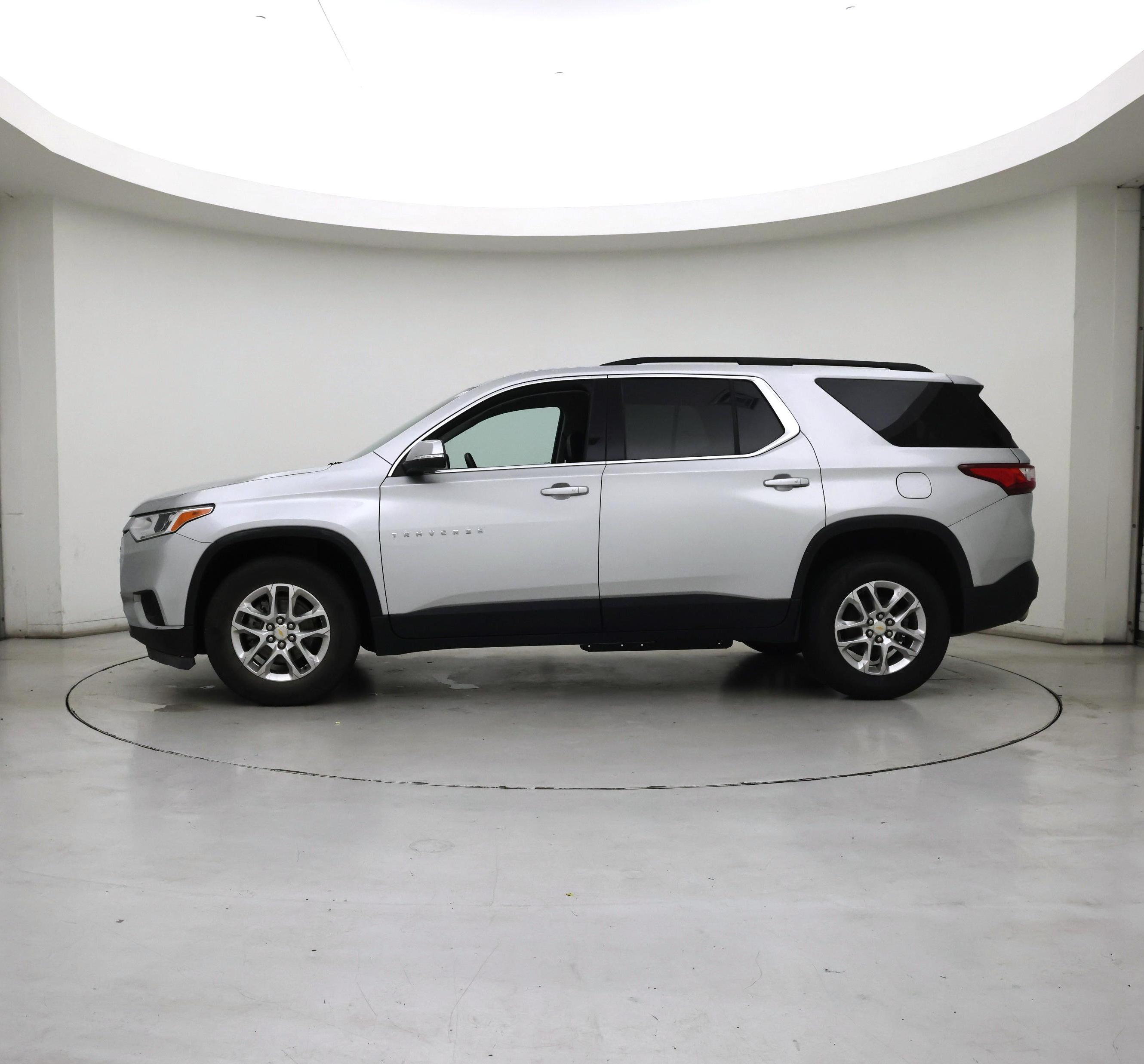 Thumbnail: 2021 Chevrolet Traverse - 3