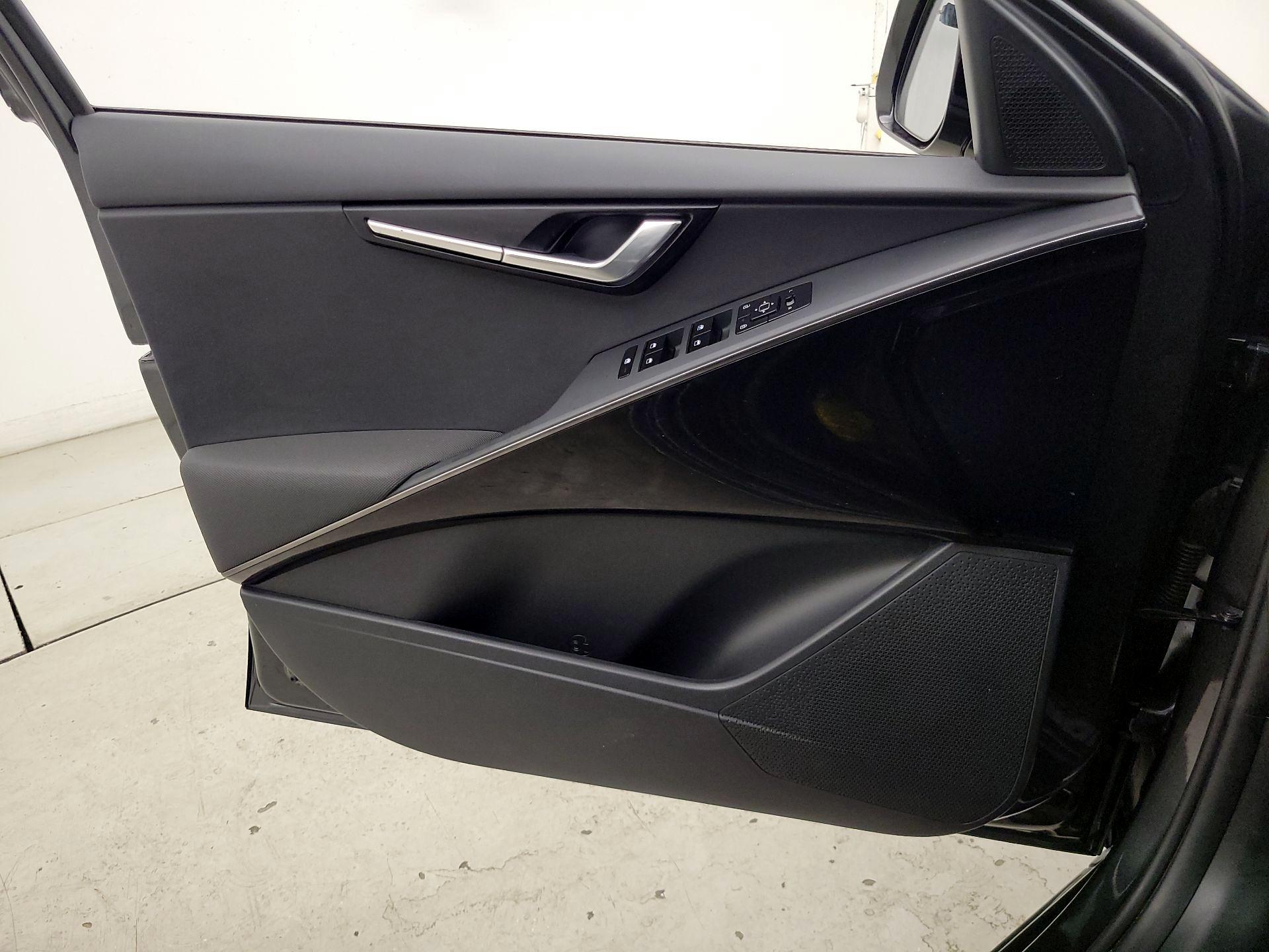 Thumbnail: 2023 Kia Niro - 12