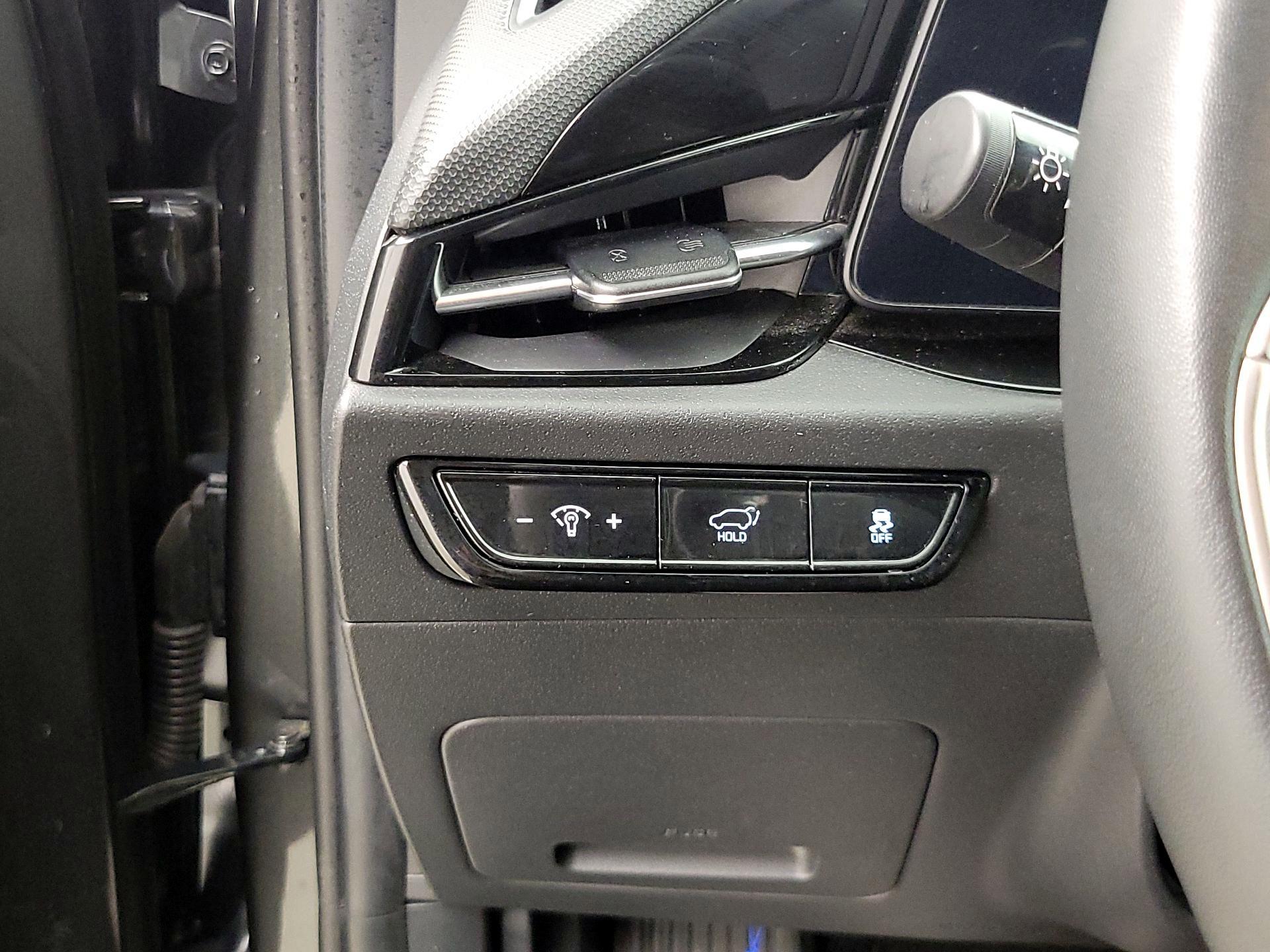 Thumbnail: 2023 Kia Niro - 13