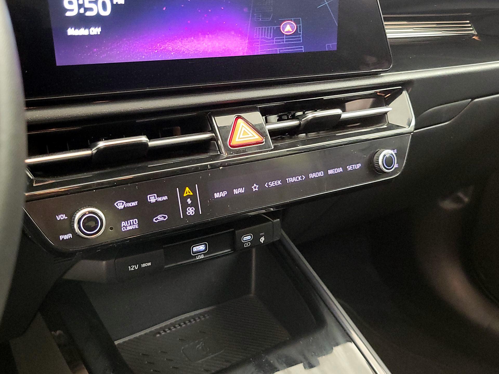 Thumbnail: 2023 Kia Niro - 17