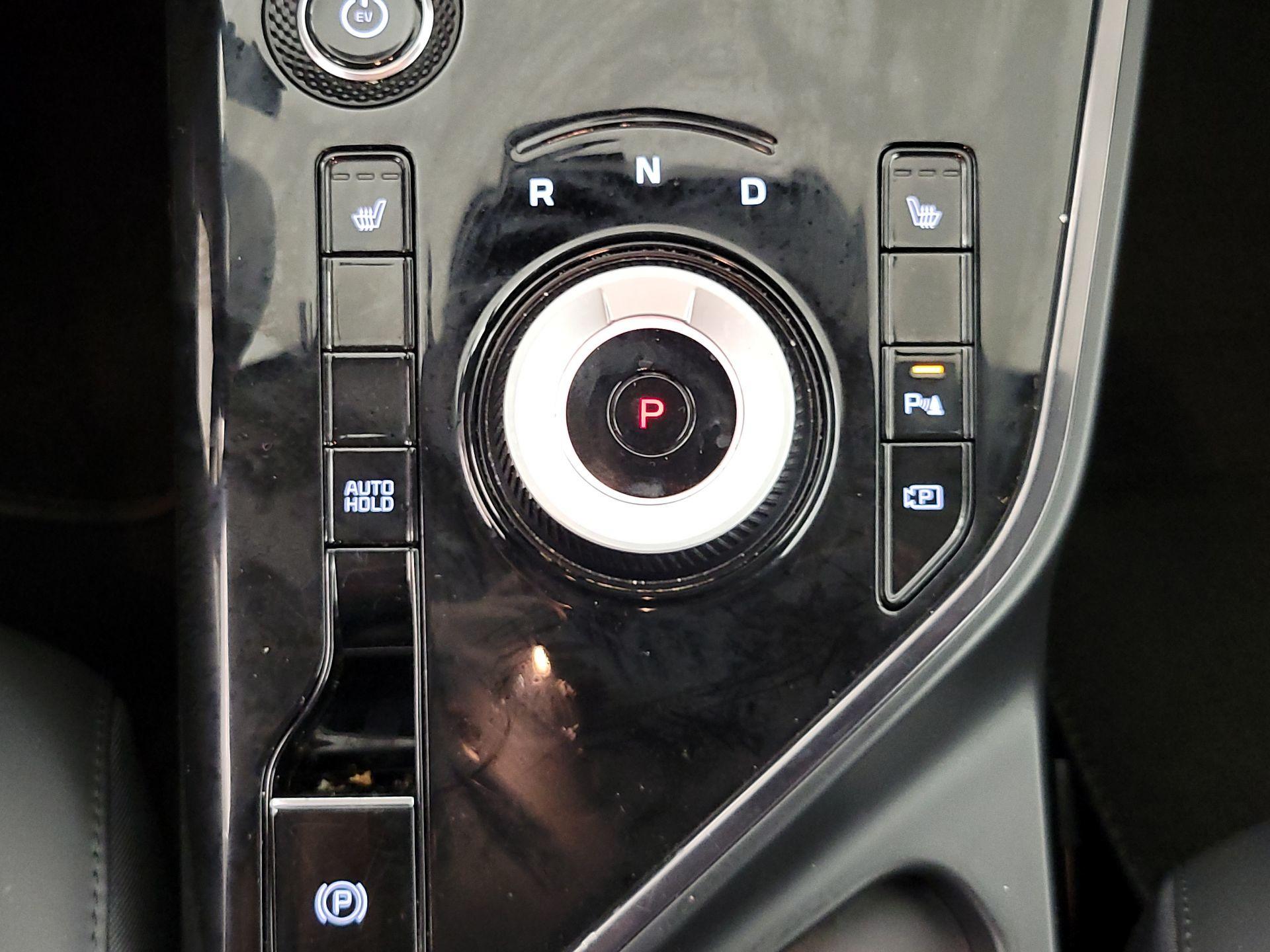 Thumbnail: 2023 Kia Niro - 18