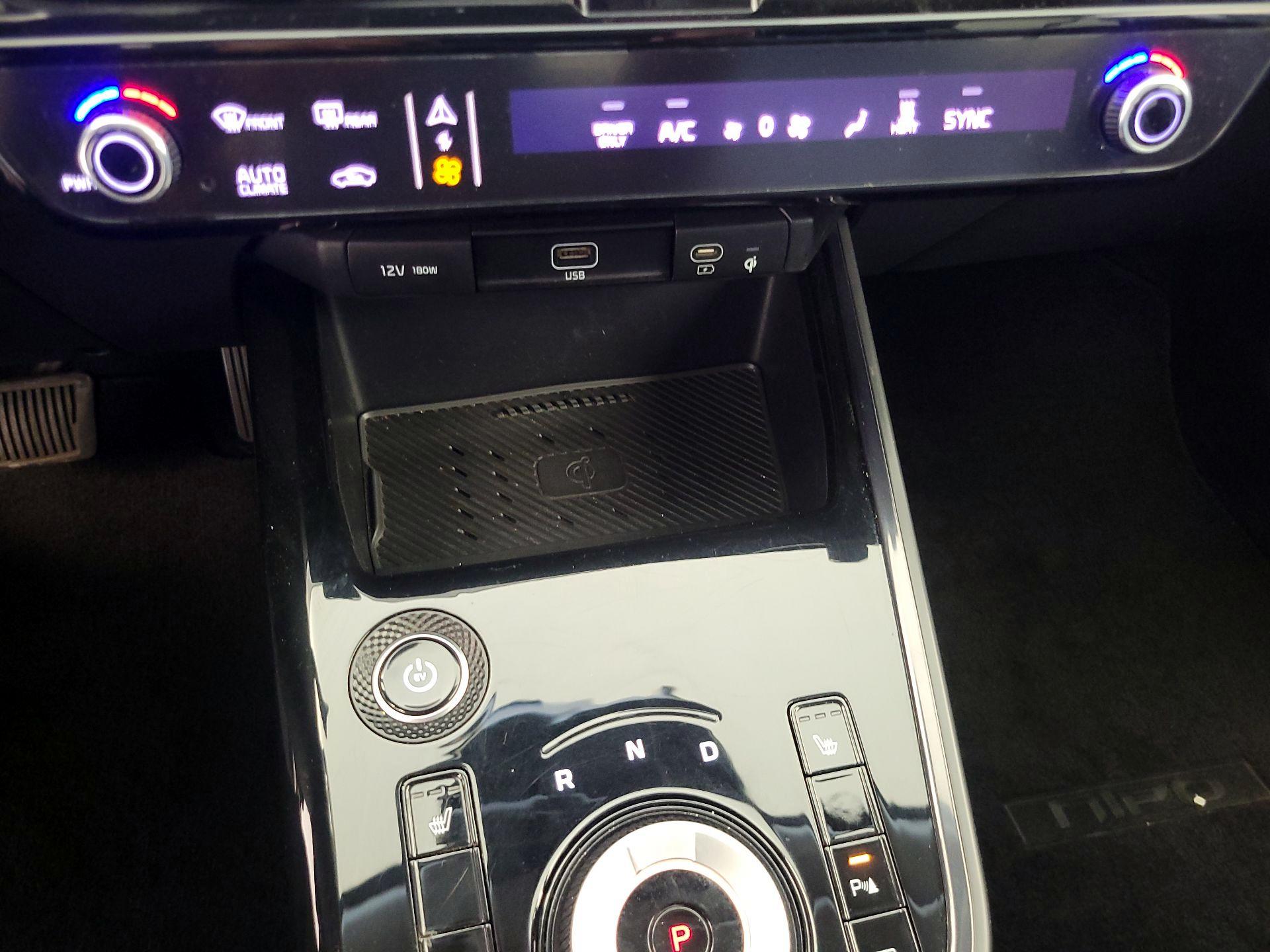 Thumbnail: 2023 Kia Niro - 17