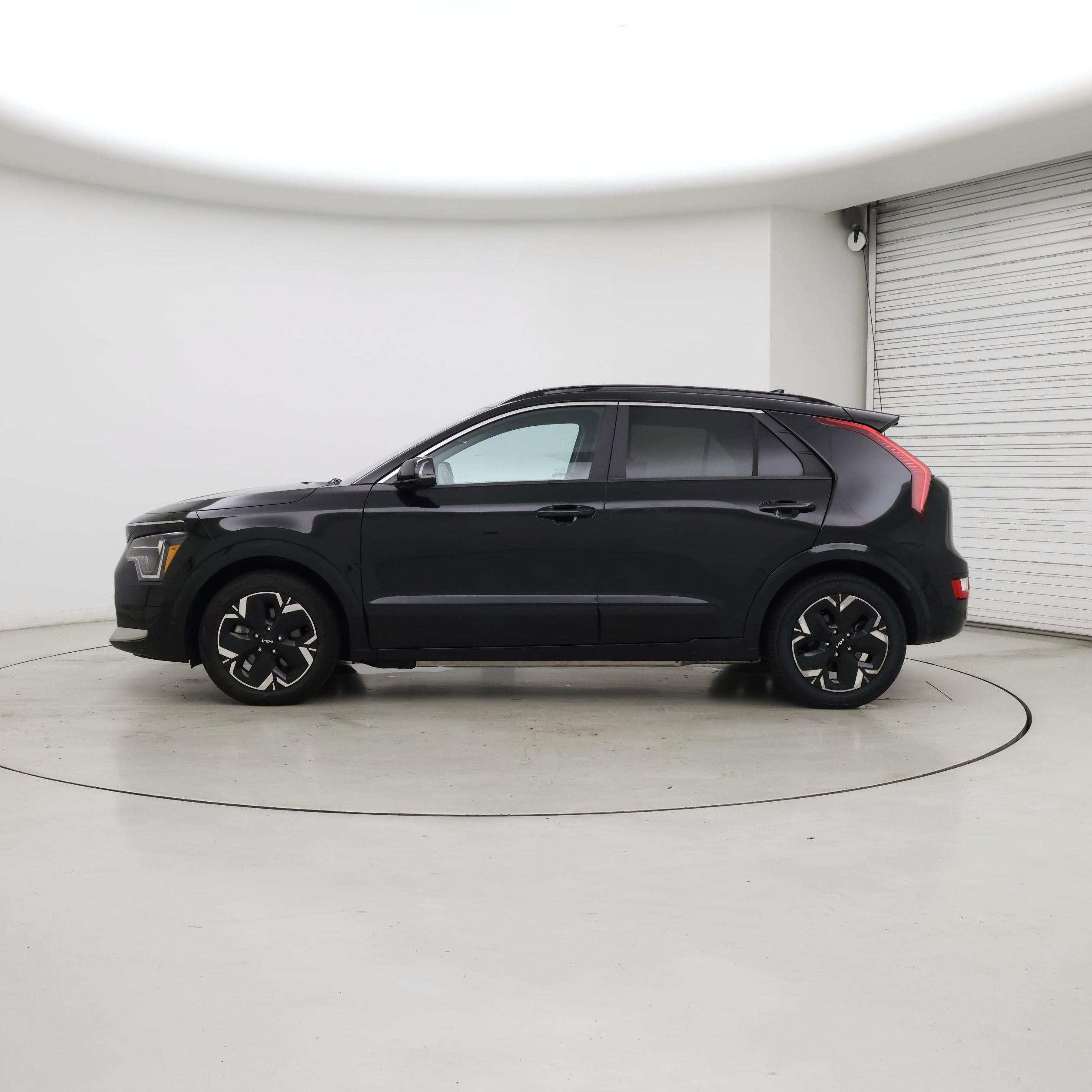 Thumbnail: 2023 Kia Niro - 3