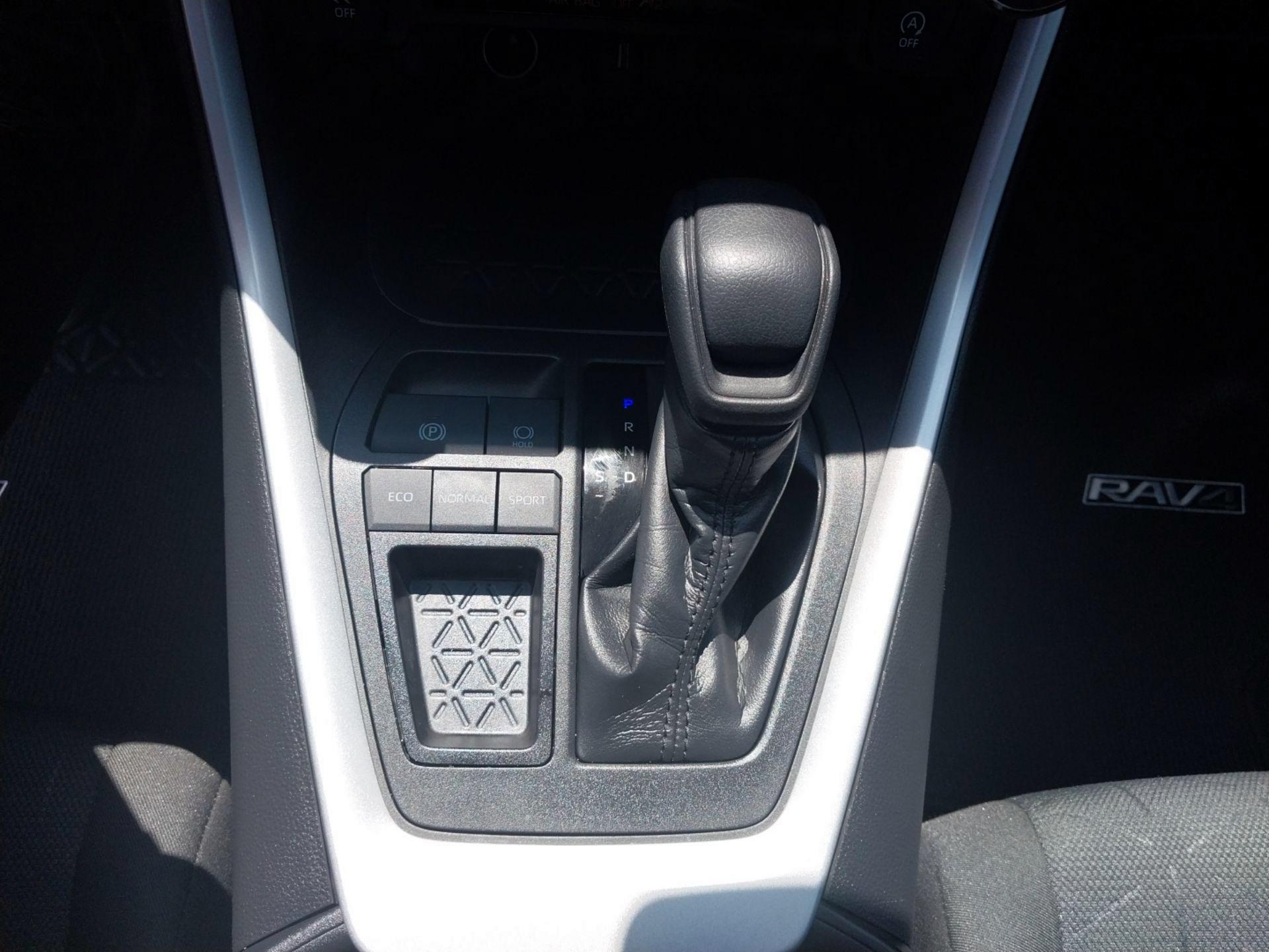 Thumbnail: 2022 Toyota RAV4 - 15