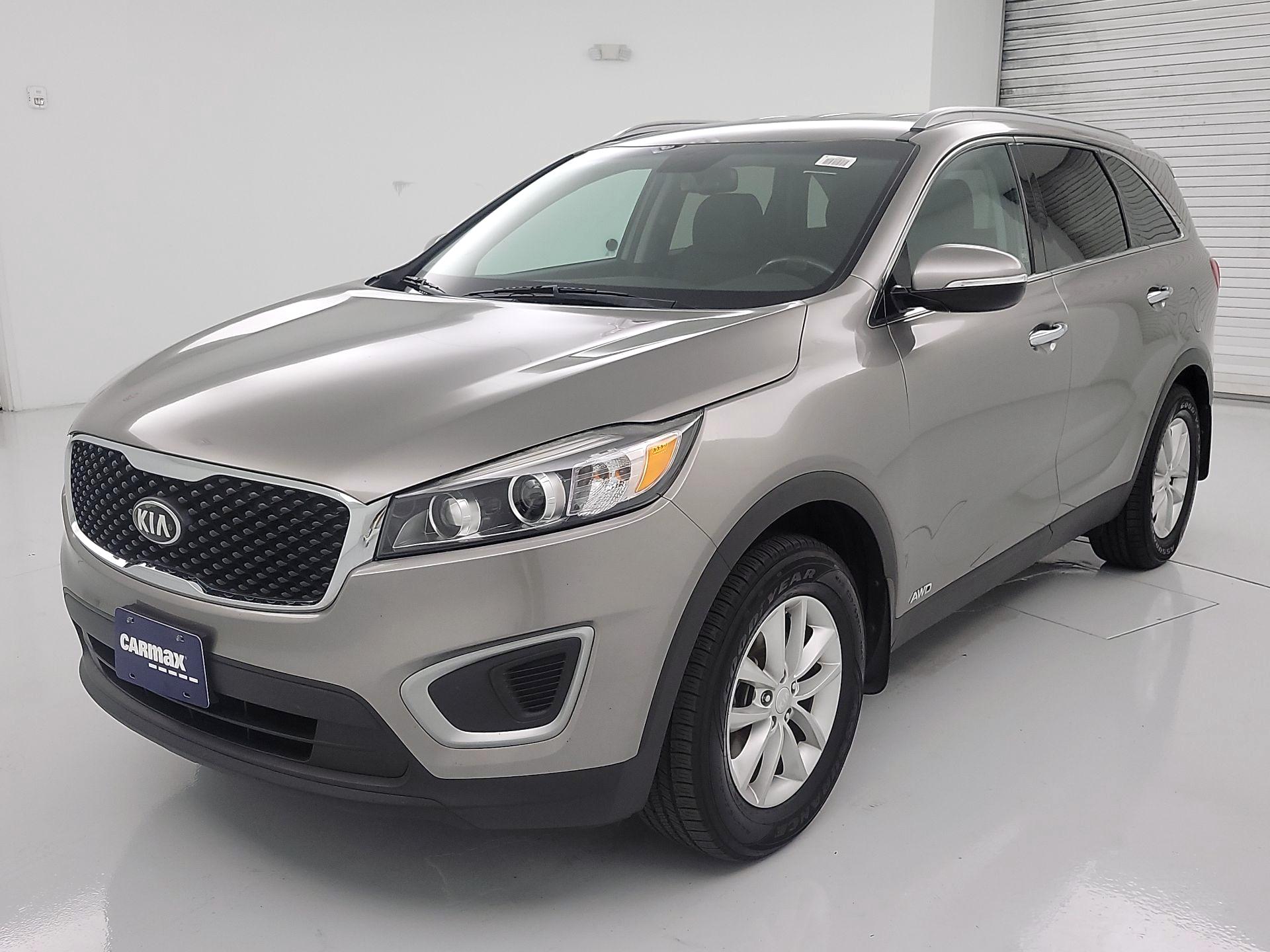 Thumbnail: 2017 Kia Sorento - 3