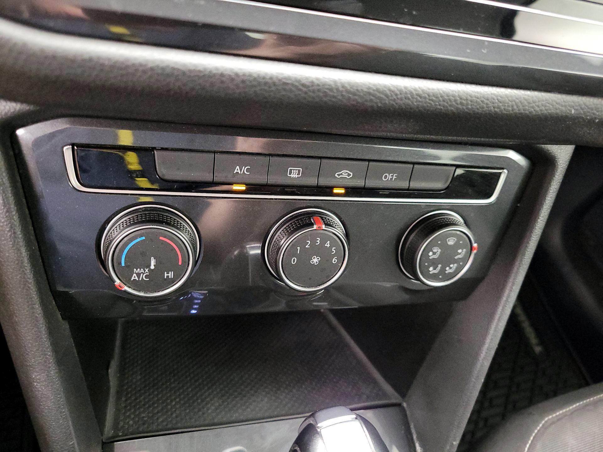 Thumbnail: 2021 Volkswagen Tiguan - 16