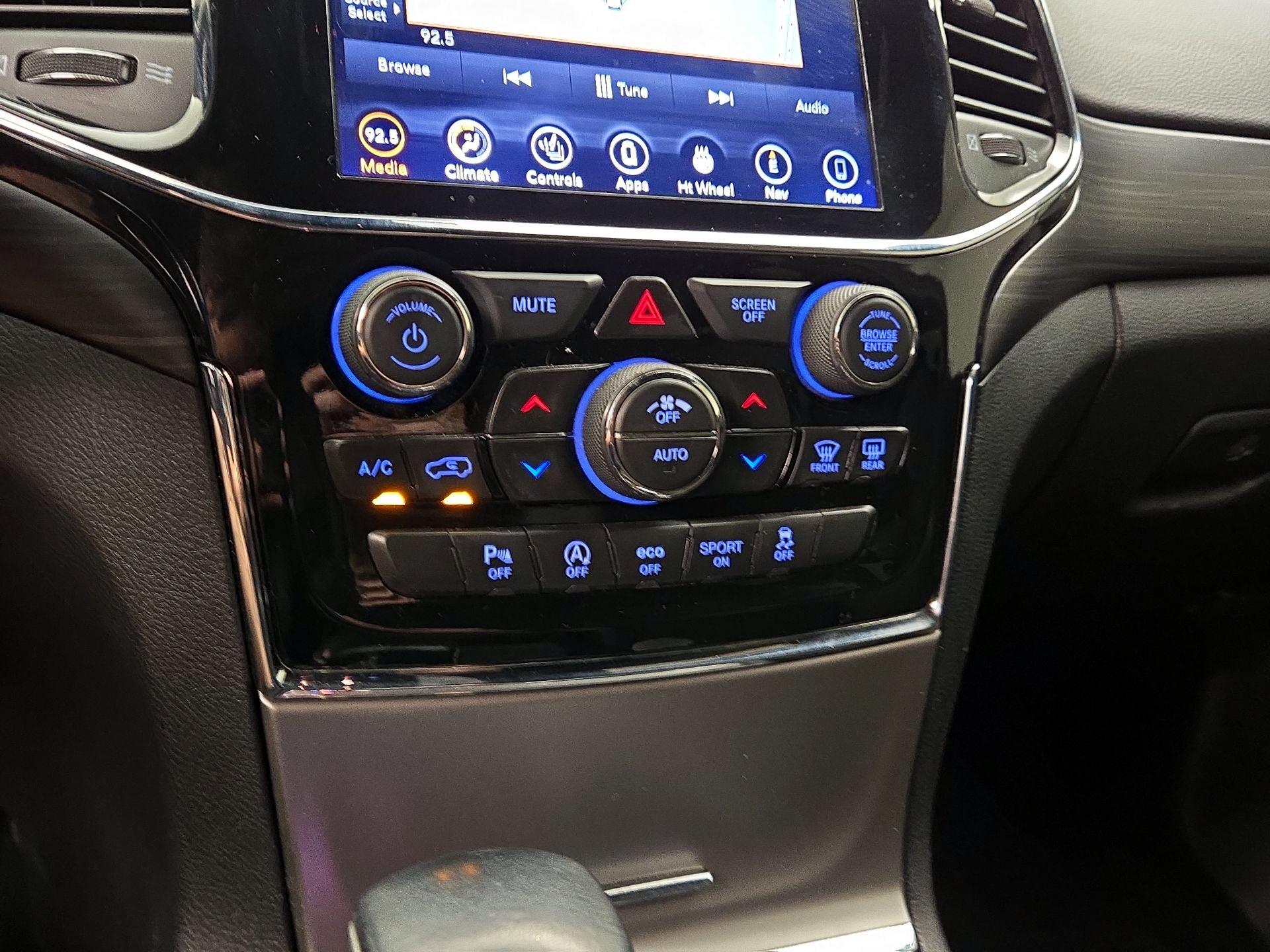 Thumbnail: 2020 Jeep Grand Cherokee - 17
