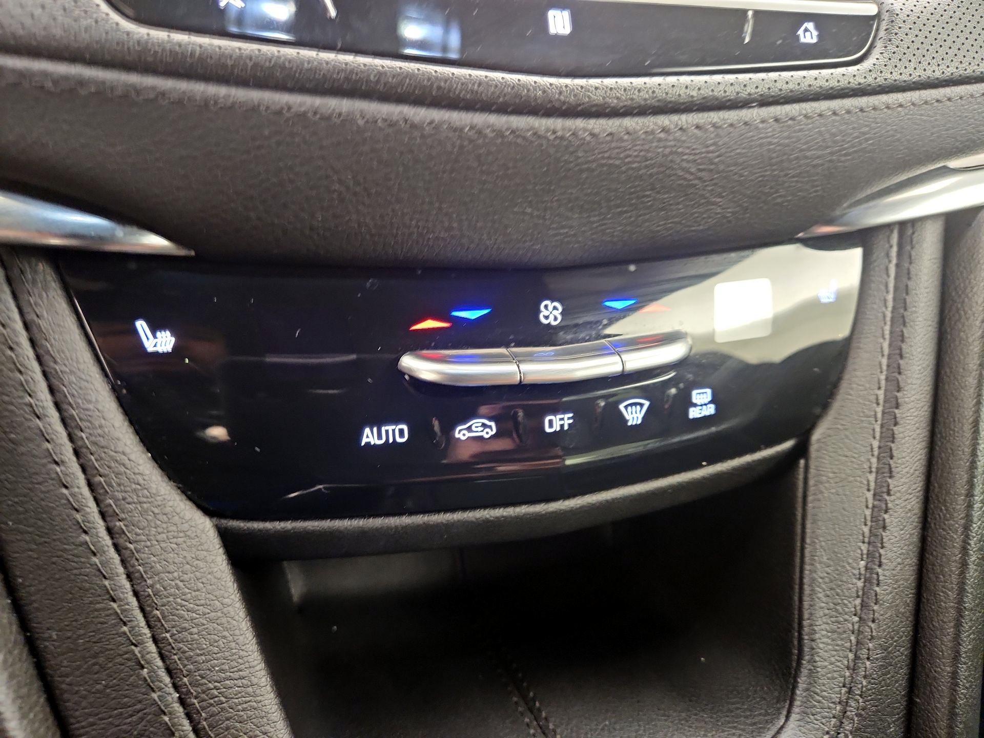 Thumbnail: 2021 Cadillac XT5 - 16