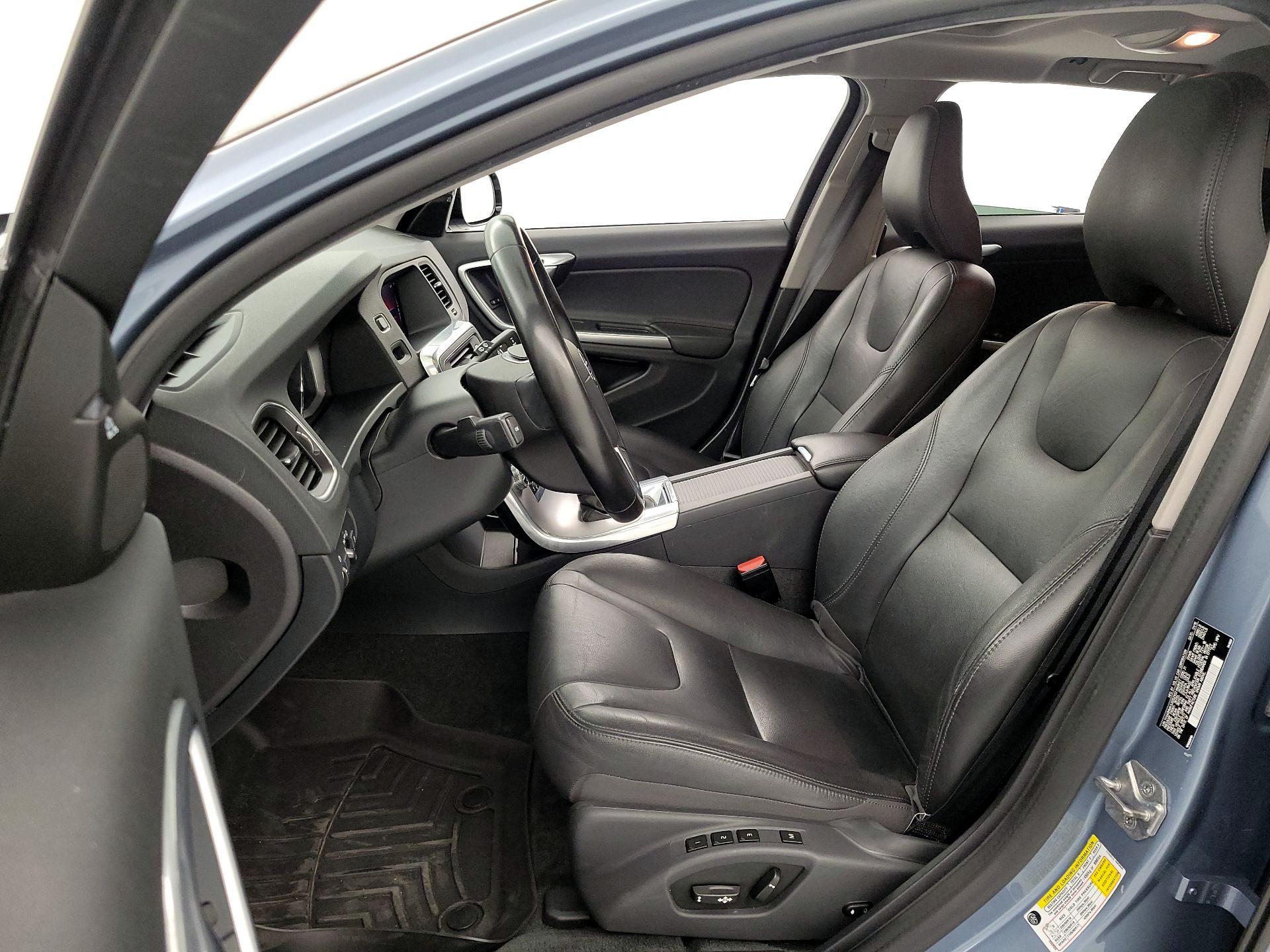 Thumbnail: 2018 Volvo S60 - 9