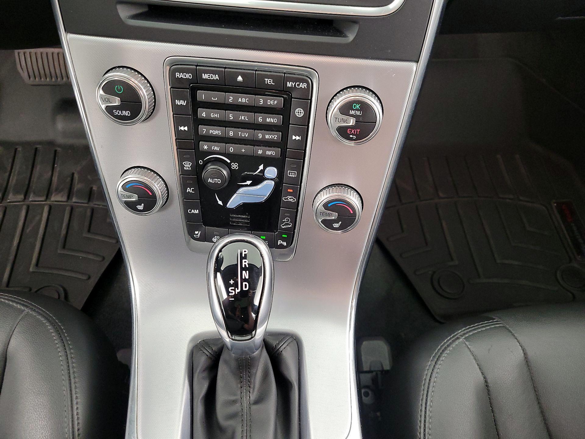 Thumbnail: 2018 Volvo S60 - 15