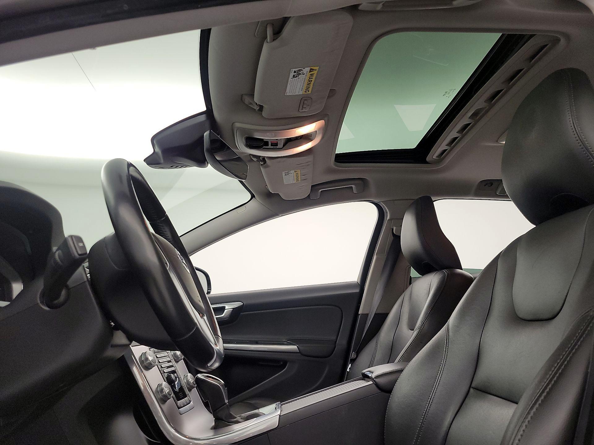 Thumbnail: 2018 Volvo S60 - 16