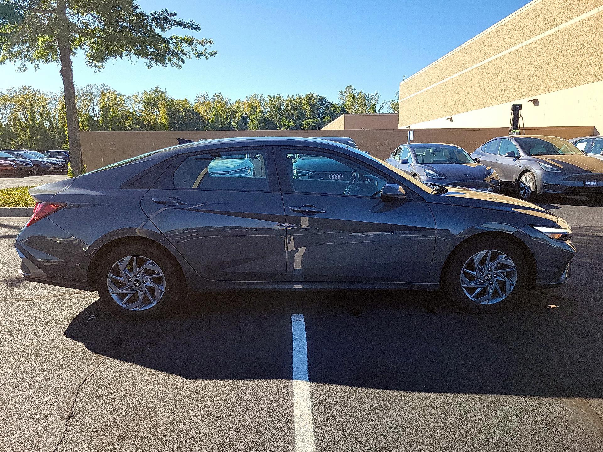 Thumbnail: 2024 Hyundai Elantra - 4