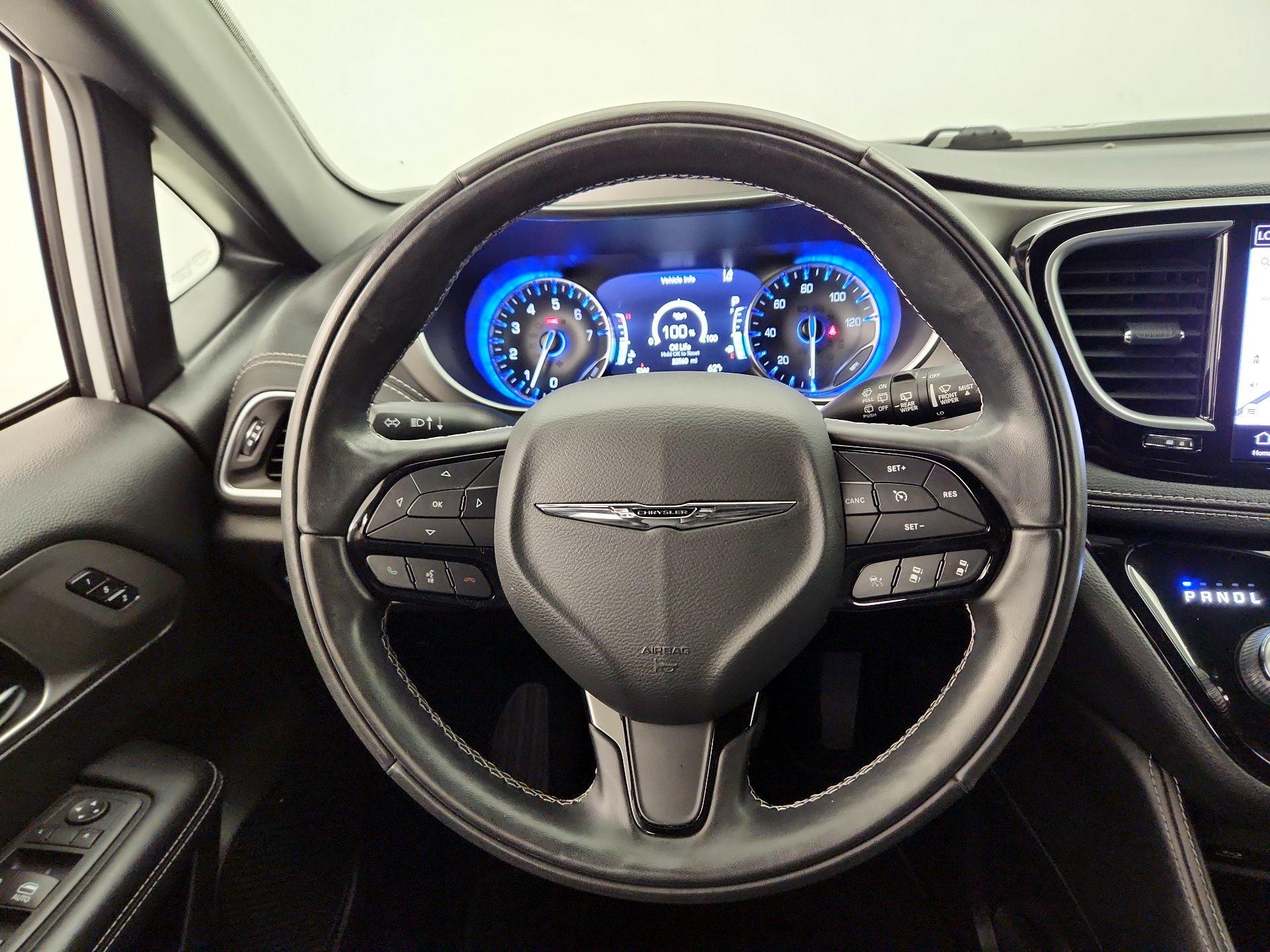 Thumbnail: 2022 Chrysler Pacifica - 10