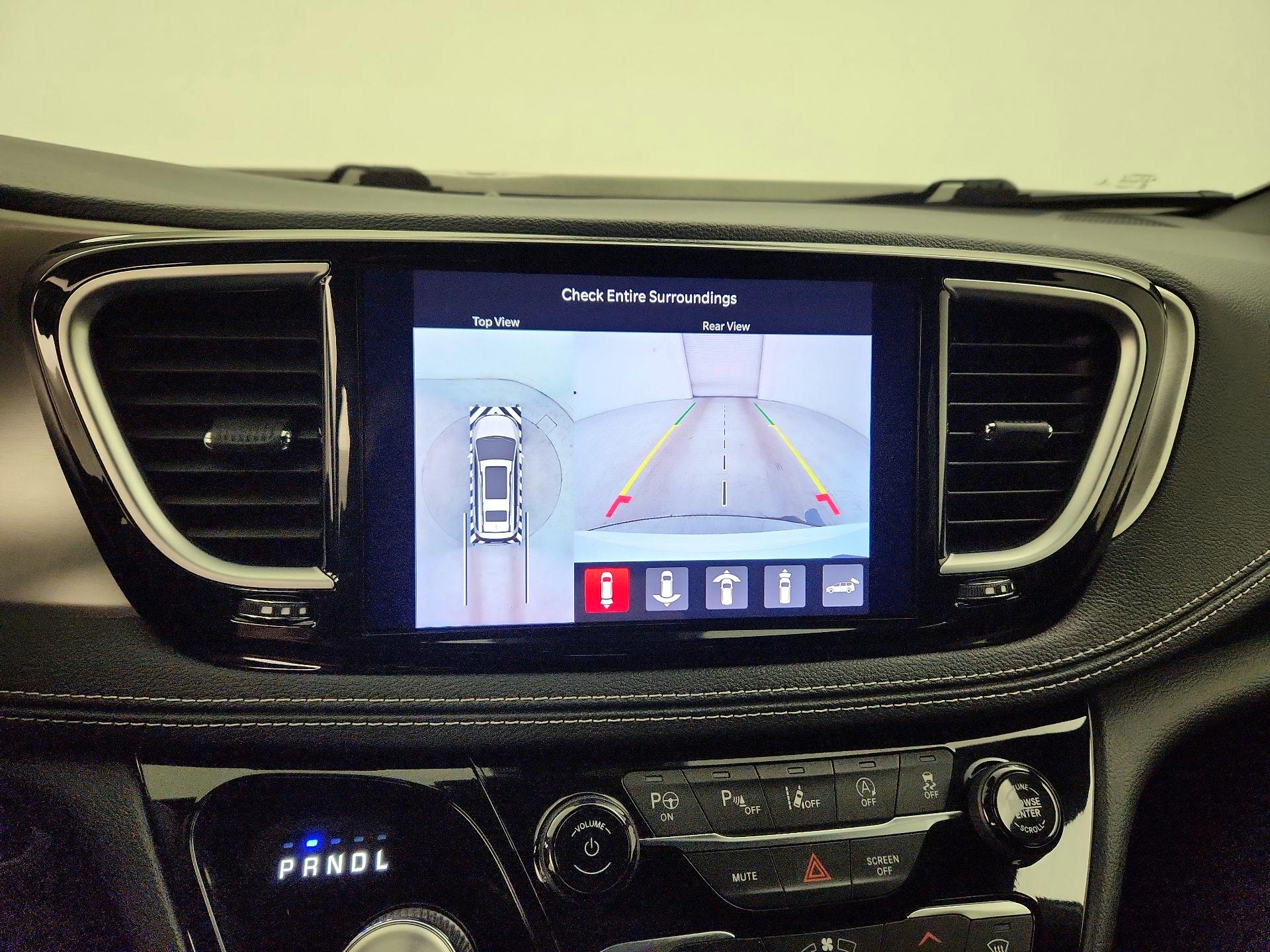 Thumbnail: 2022 Chrysler Pacifica - 15