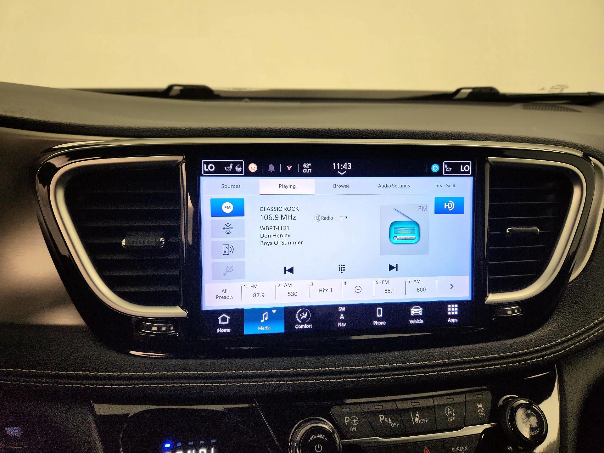 Thumbnail: 2022 Chrysler Pacifica - 16