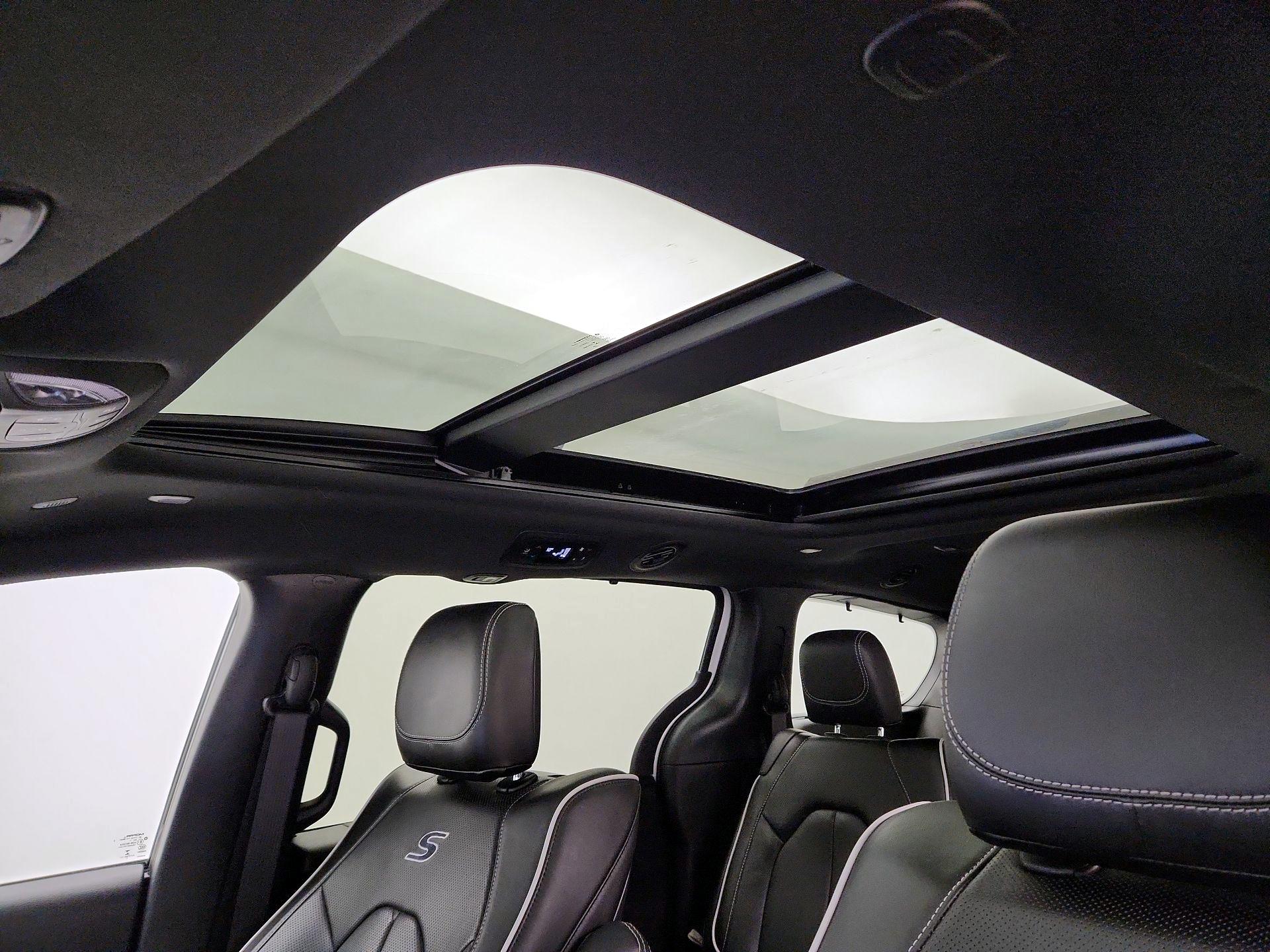 Thumbnail: 2022 Chrysler Pacifica - 20
