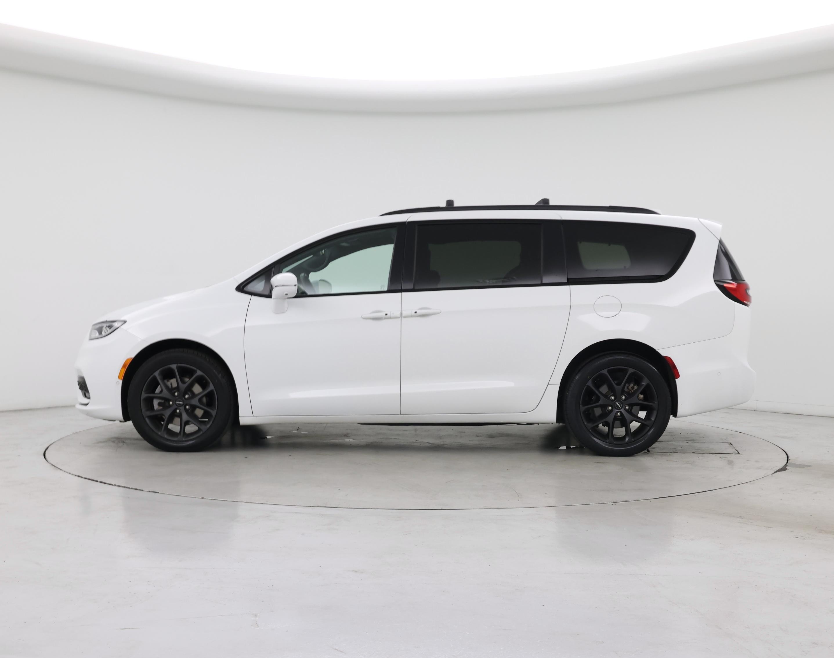 Thumbnail: 2022 Chrysler Pacifica - 3