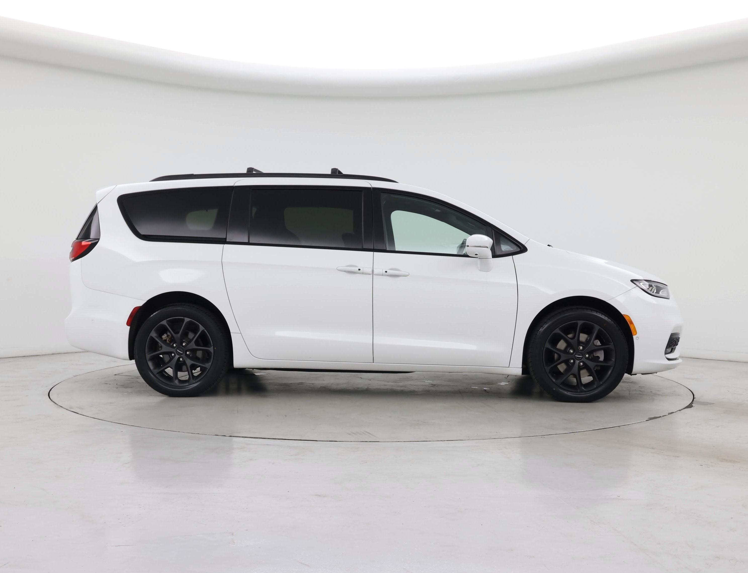 Thumbnail: 2022 Chrysler Pacifica - 7