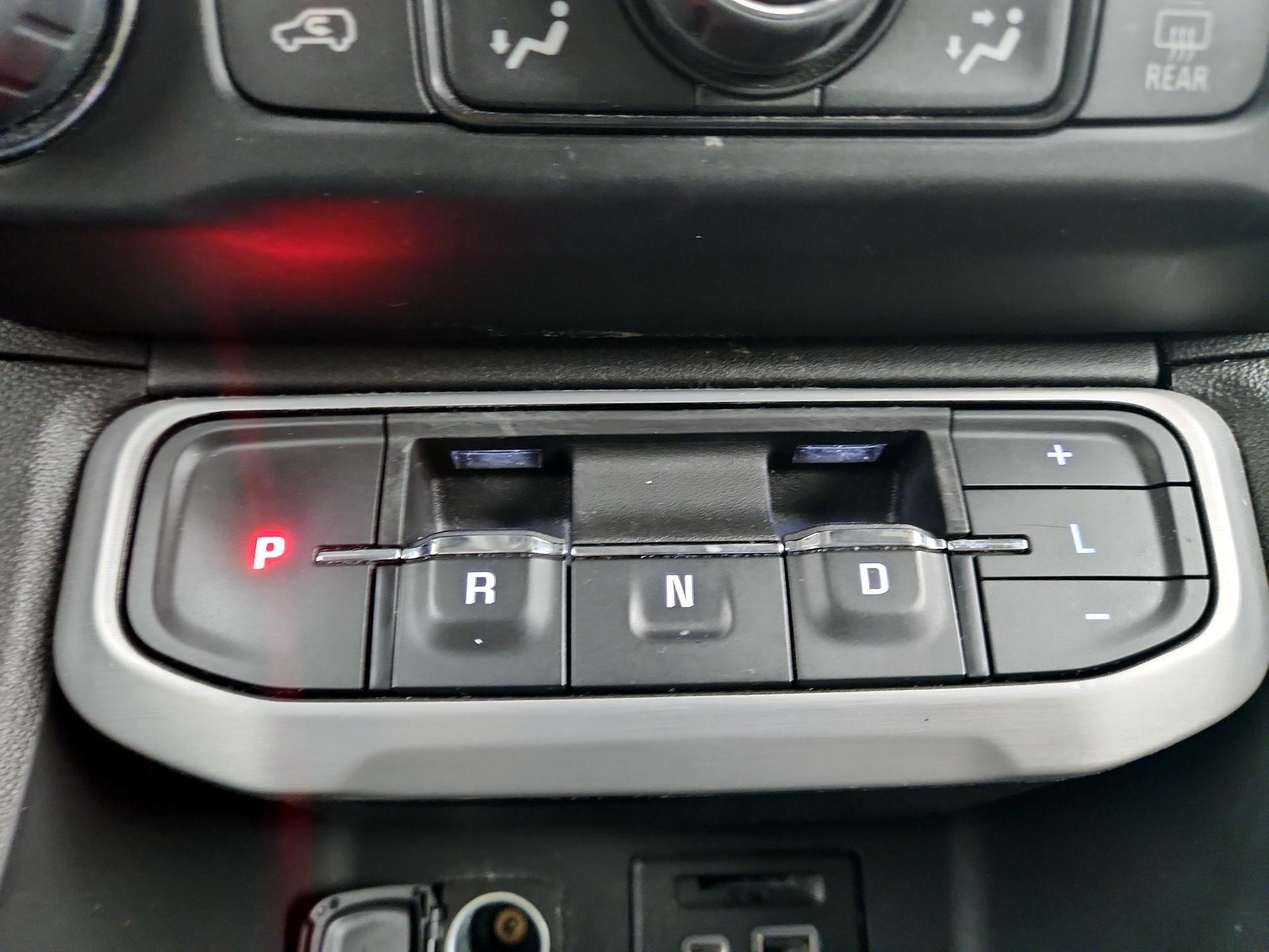 Thumbnail: 2023 GMC Acadia - 17