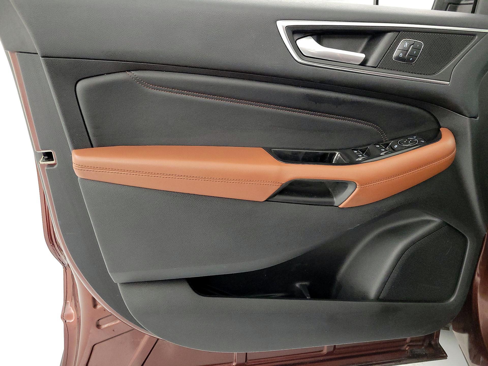 Thumbnail: 2016 Ford Edge - 10