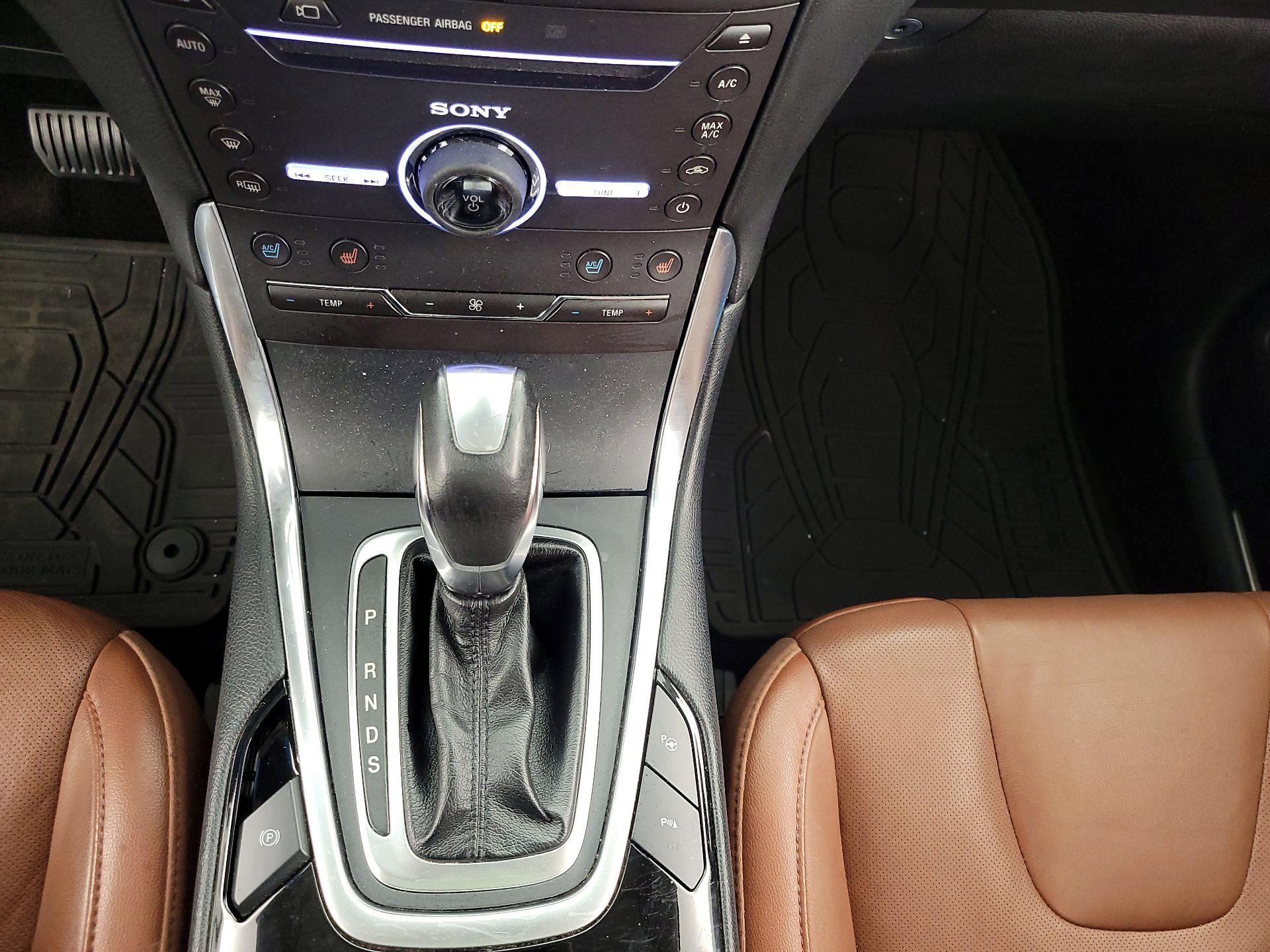 Thumbnail: 2016 Ford Edge - 16