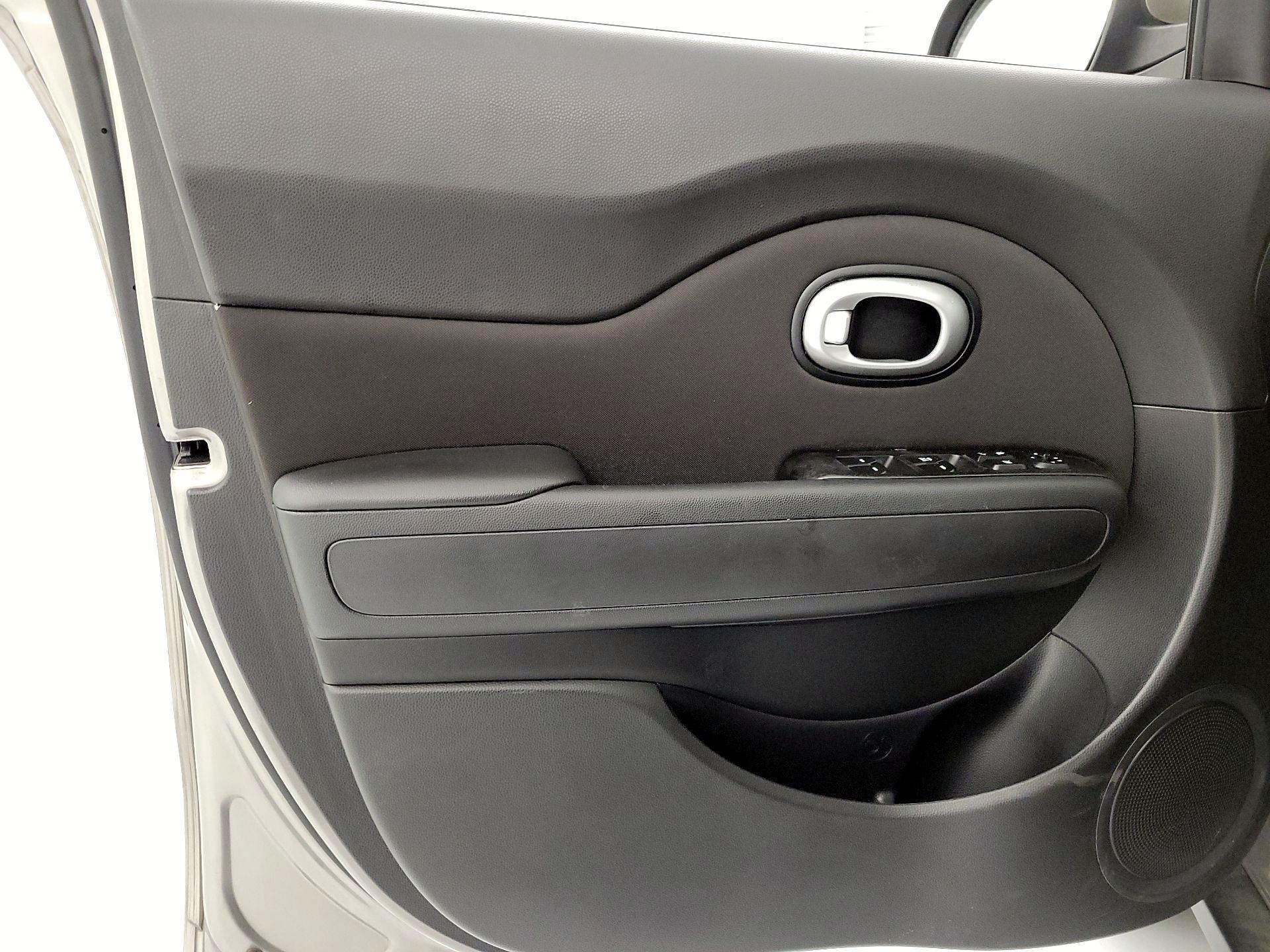 Thumbnail: 2016 Kia Soul - 10