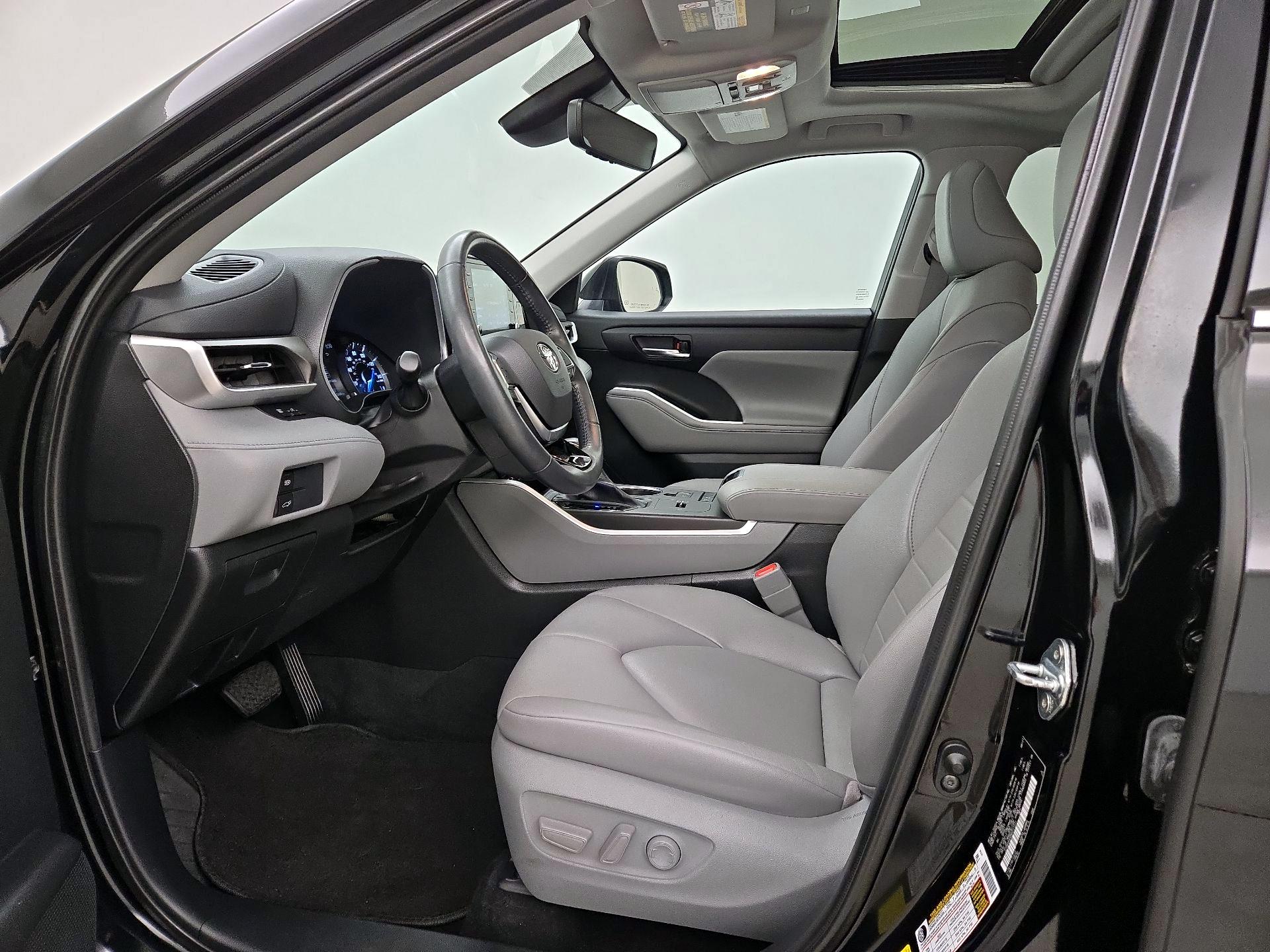 Thumbnail: 2021 Toyota Highlander - 11
