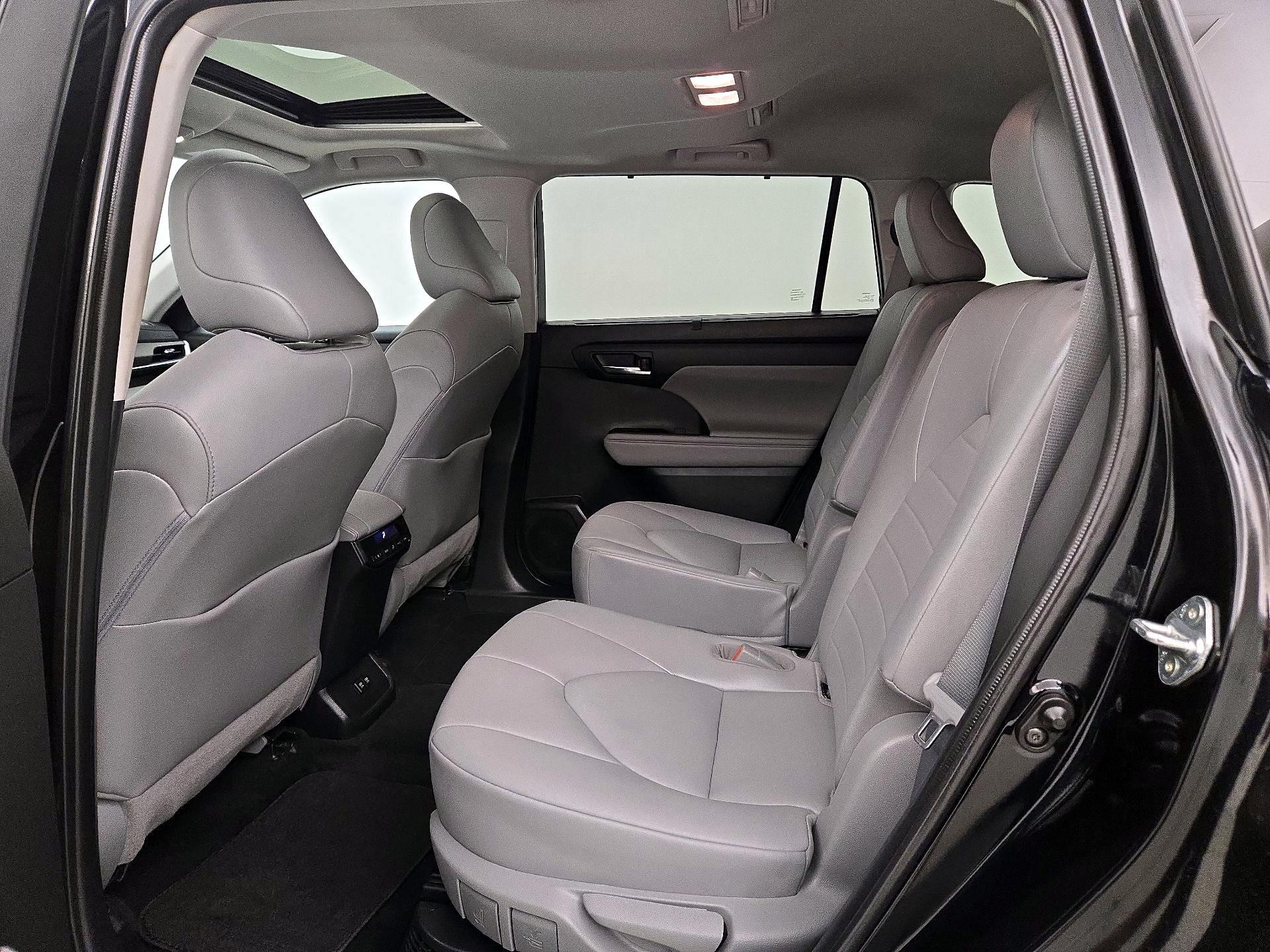 Thumbnail: 2021 Toyota Highlander - 20