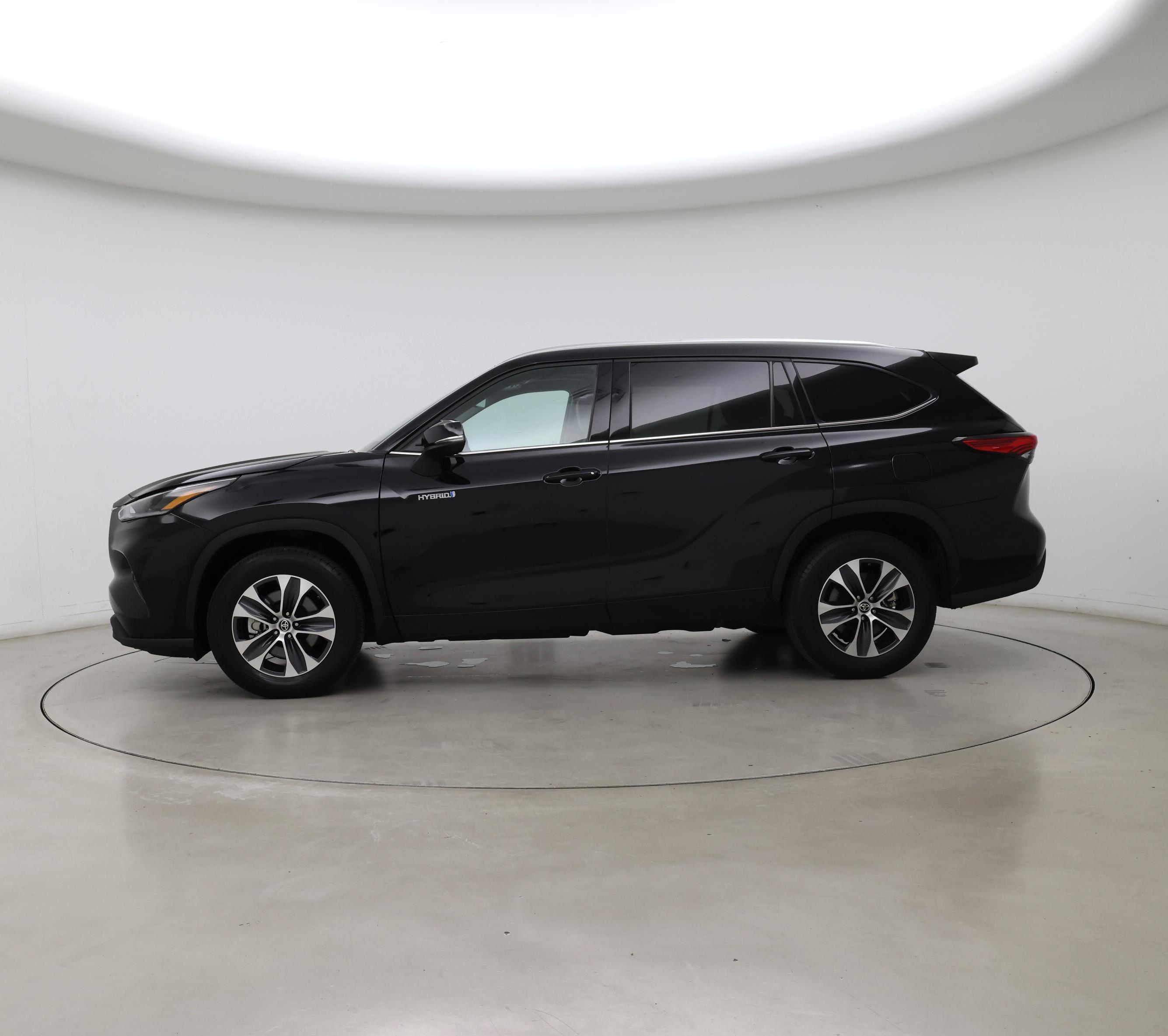 Thumbnail: 2021 Toyota Highlander - 3