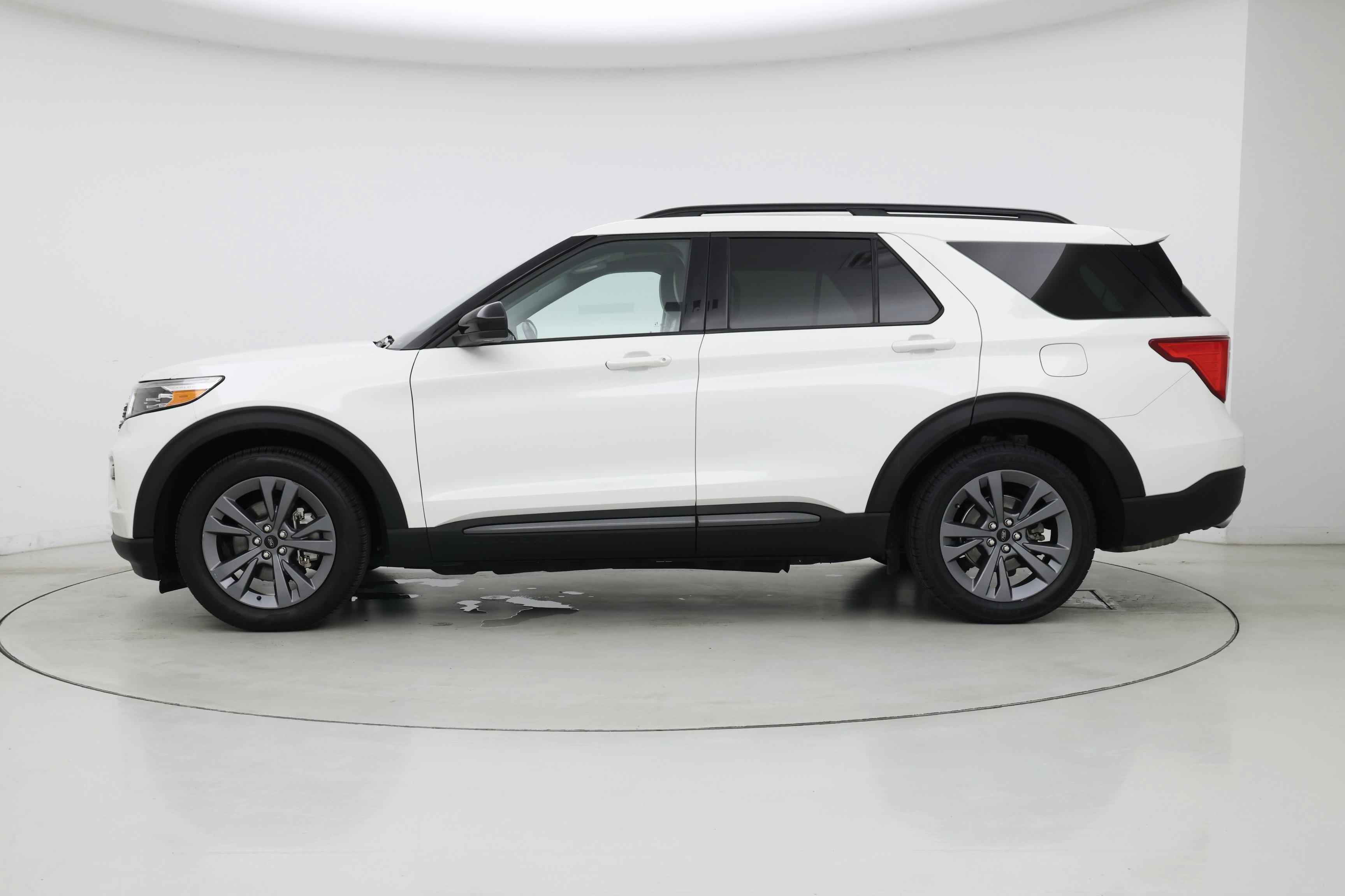 Thumbnail: 2022 Ford Explorer - 3