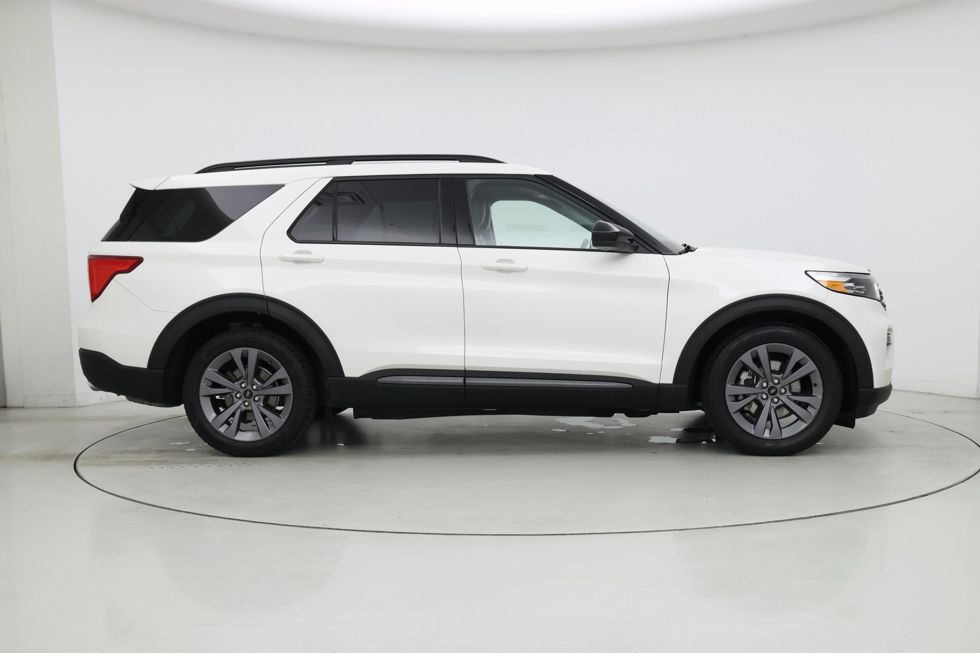 Thumbnail: 2022 Ford Explorer - 7